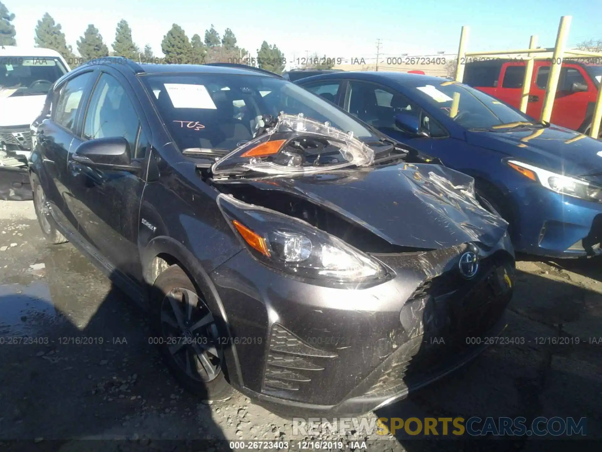 1 Фотография поврежденного автомобиля JTDKDTB33K1624488 TOYOTA PRIUS C 2019