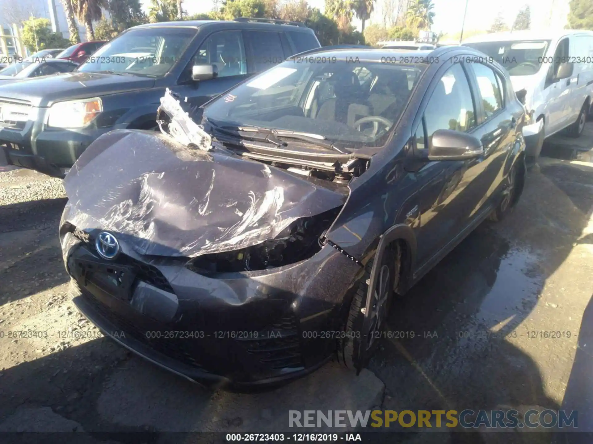 2 Фотография поврежденного автомобиля JTDKDTB33K1624488 TOYOTA PRIUS C 2019