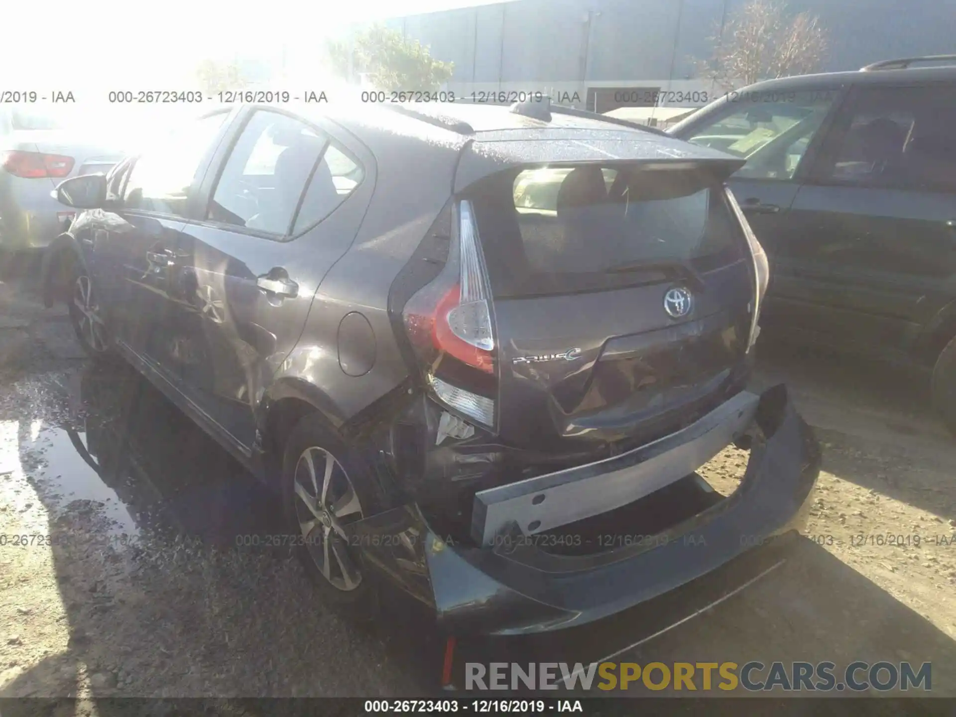 3 Фотография поврежденного автомобиля JTDKDTB33K1624488 TOYOTA PRIUS C 2019