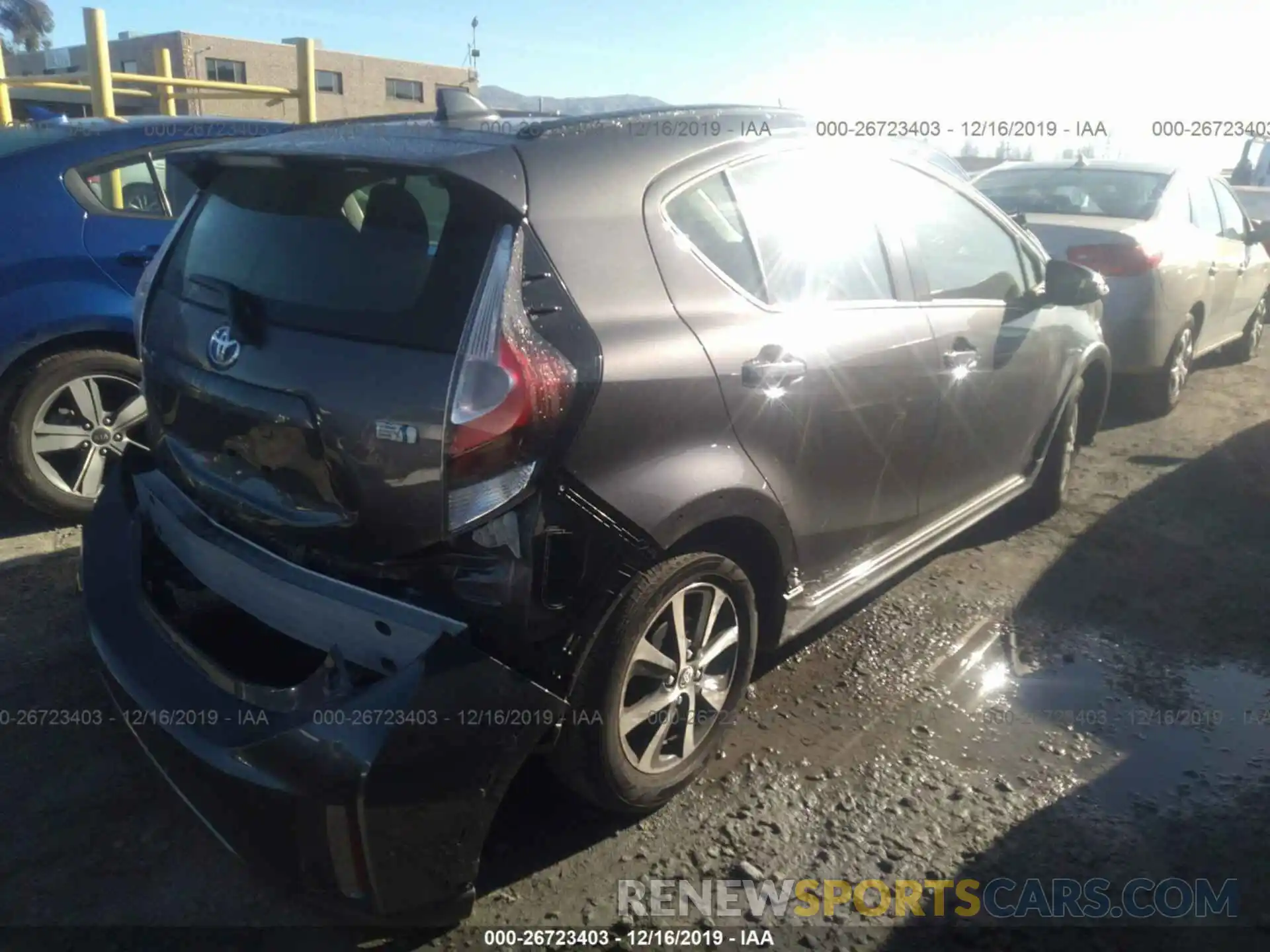 4 Фотография поврежденного автомобиля JTDKDTB33K1624488 TOYOTA PRIUS C 2019