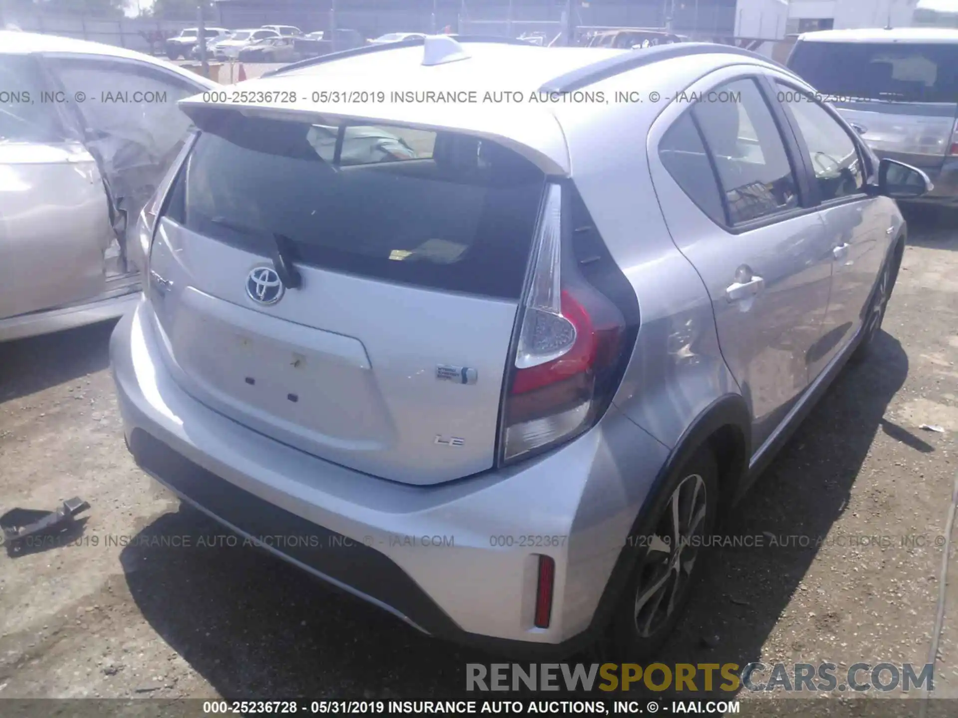 4 Фотография поврежденного автомобиля JTDKDTB34K1620725 TOYOTA PRIUS C 2019