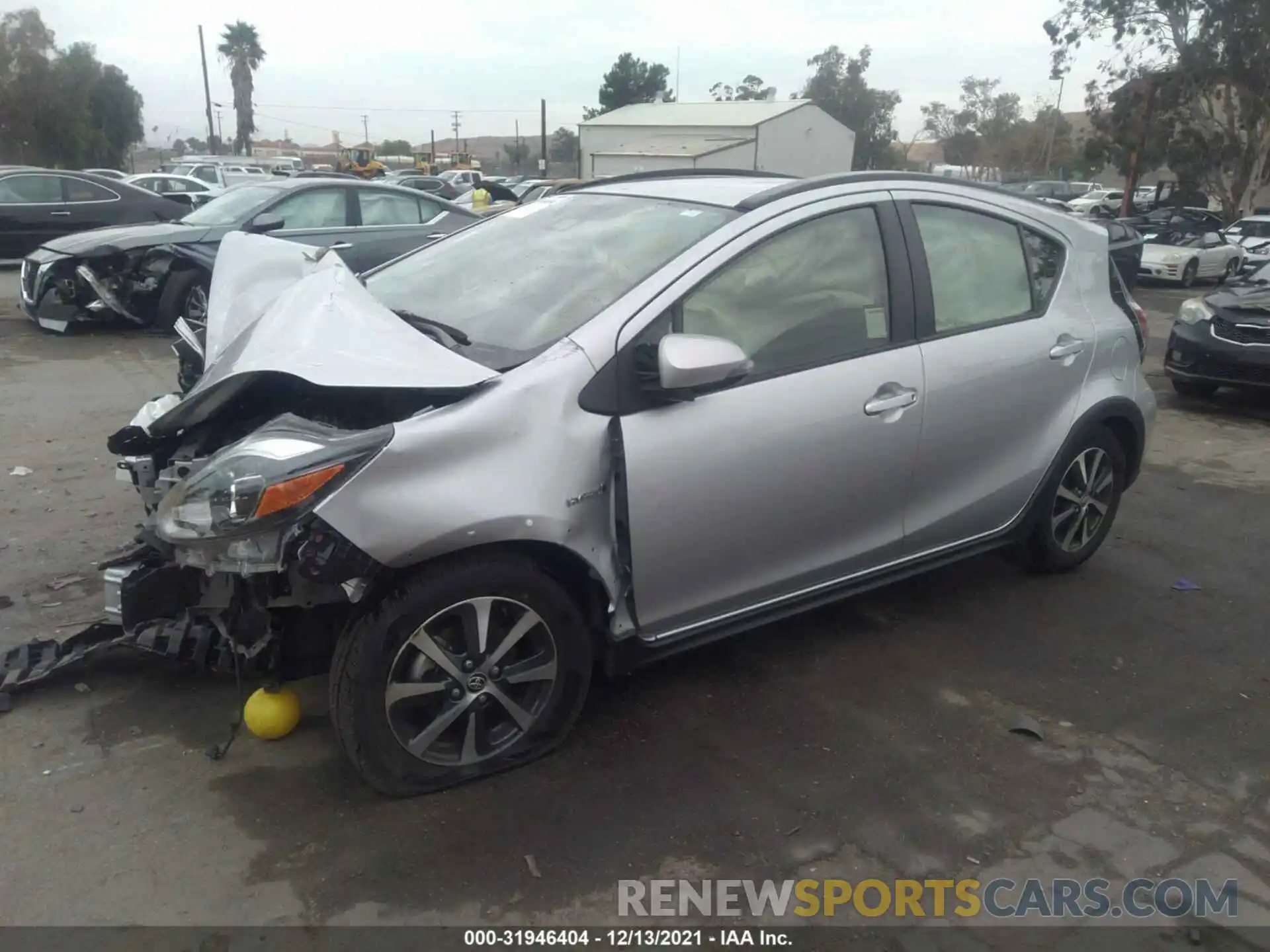 2 Фотография поврежденного автомобиля JTDKDTB34K1622071 TOYOTA PRIUS C 2019