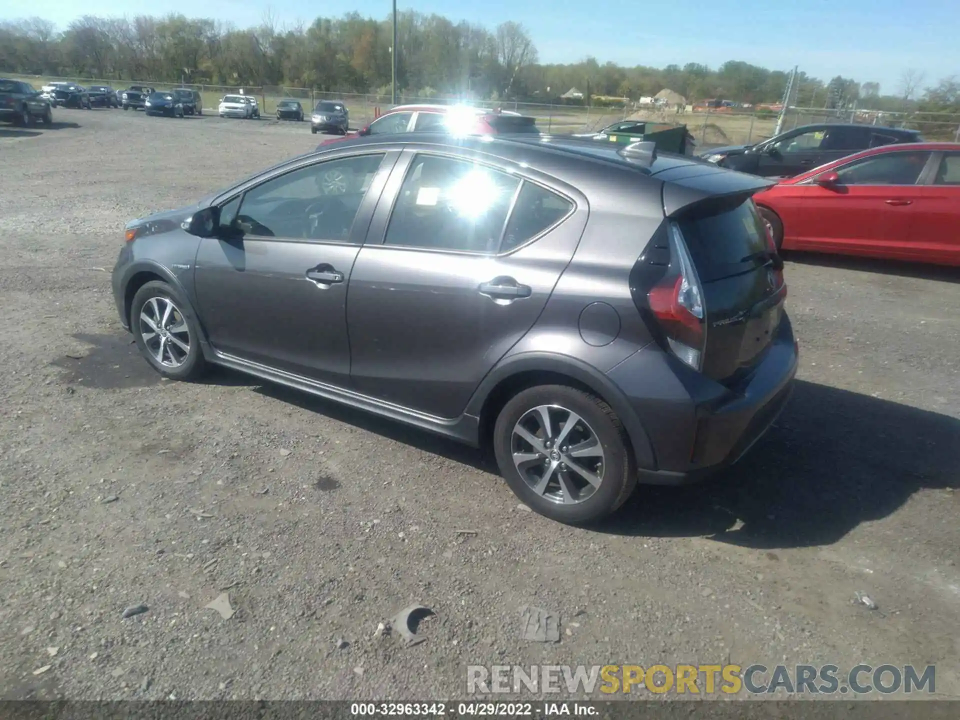 3 Фотография поврежденного автомобиля JTDKDTB34K1623737 TOYOTA PRIUS C 2019