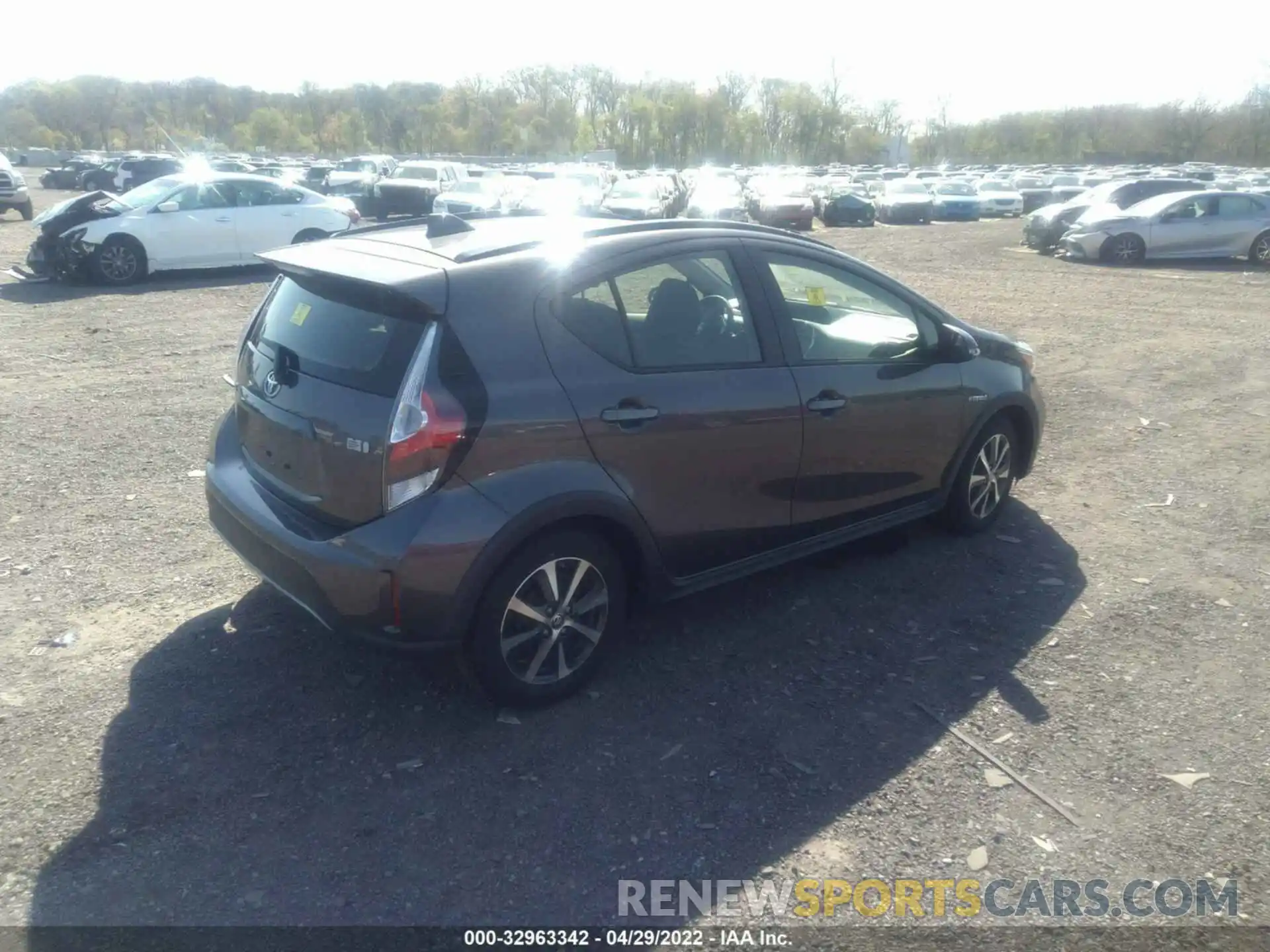 4 Фотография поврежденного автомобиля JTDKDTB34K1623737 TOYOTA PRIUS C 2019