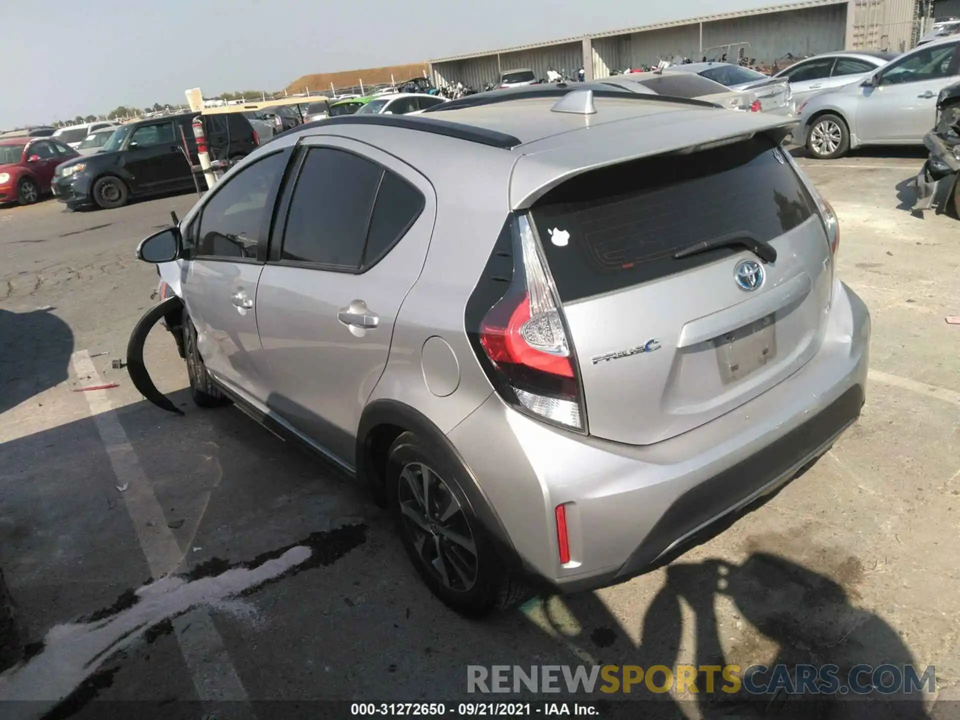 3 Фотография поврежденного автомобиля JTDKDTB34K1625682 TOYOTA PRIUS C 2019