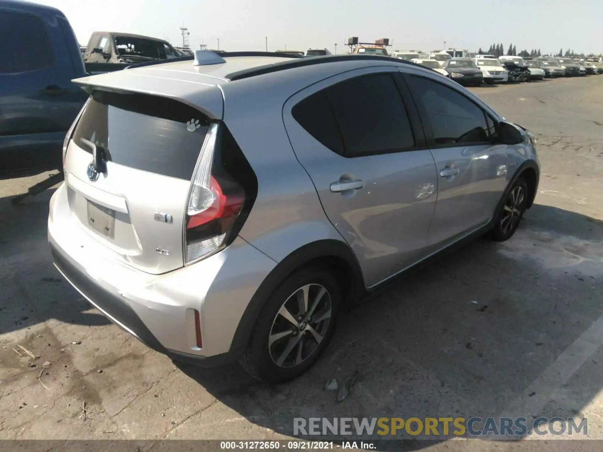 4 Фотография поврежденного автомобиля JTDKDTB34K1625682 TOYOTA PRIUS C 2019