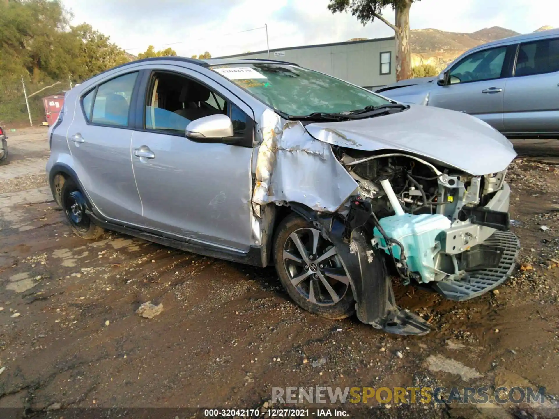 1 Photograph of a damaged car JTDKDTB35K1625089 TOYOTA PRIUS C 2019