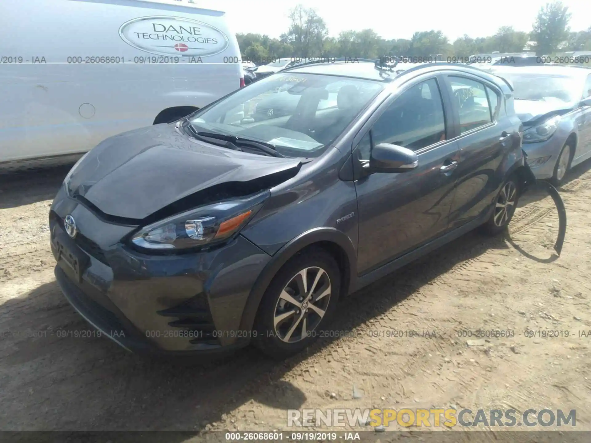 2 Фотография поврежденного автомобиля JTDKDTB36K1620810 TOYOTA PRIUS C 2019