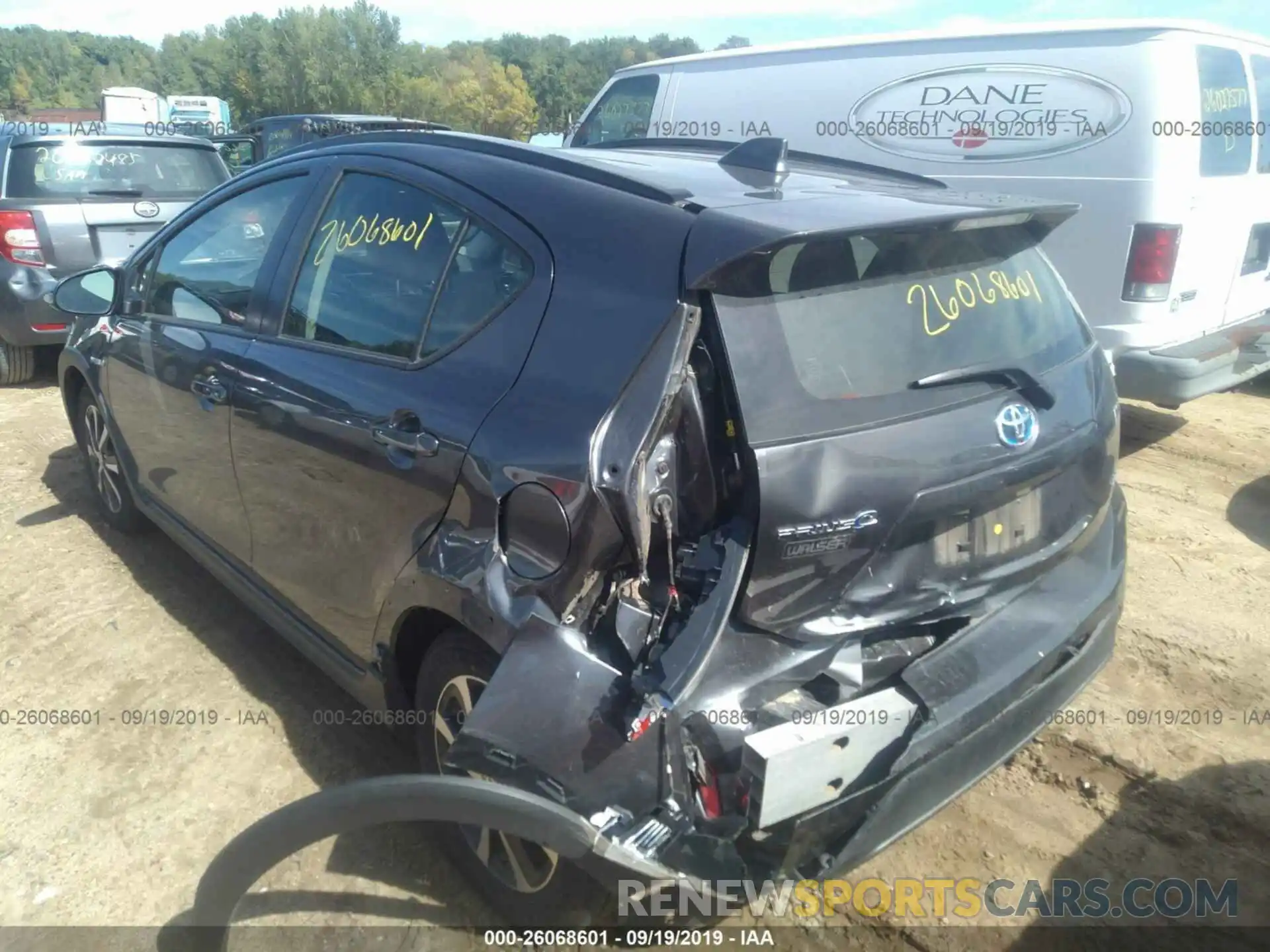 3 Фотография поврежденного автомобиля JTDKDTB36K1620810 TOYOTA PRIUS C 2019