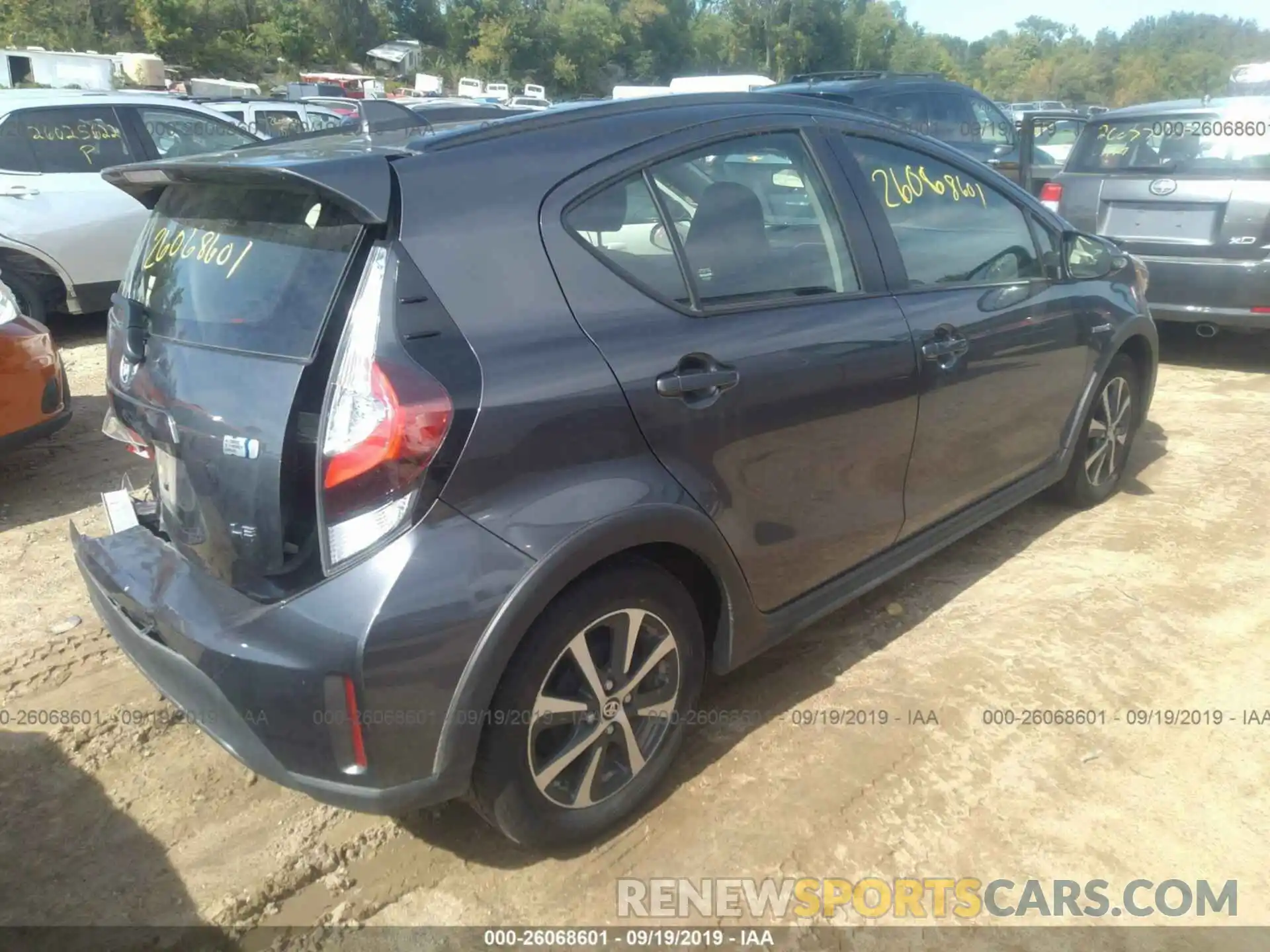 4 Фотография поврежденного автомобиля JTDKDTB36K1620810 TOYOTA PRIUS C 2019