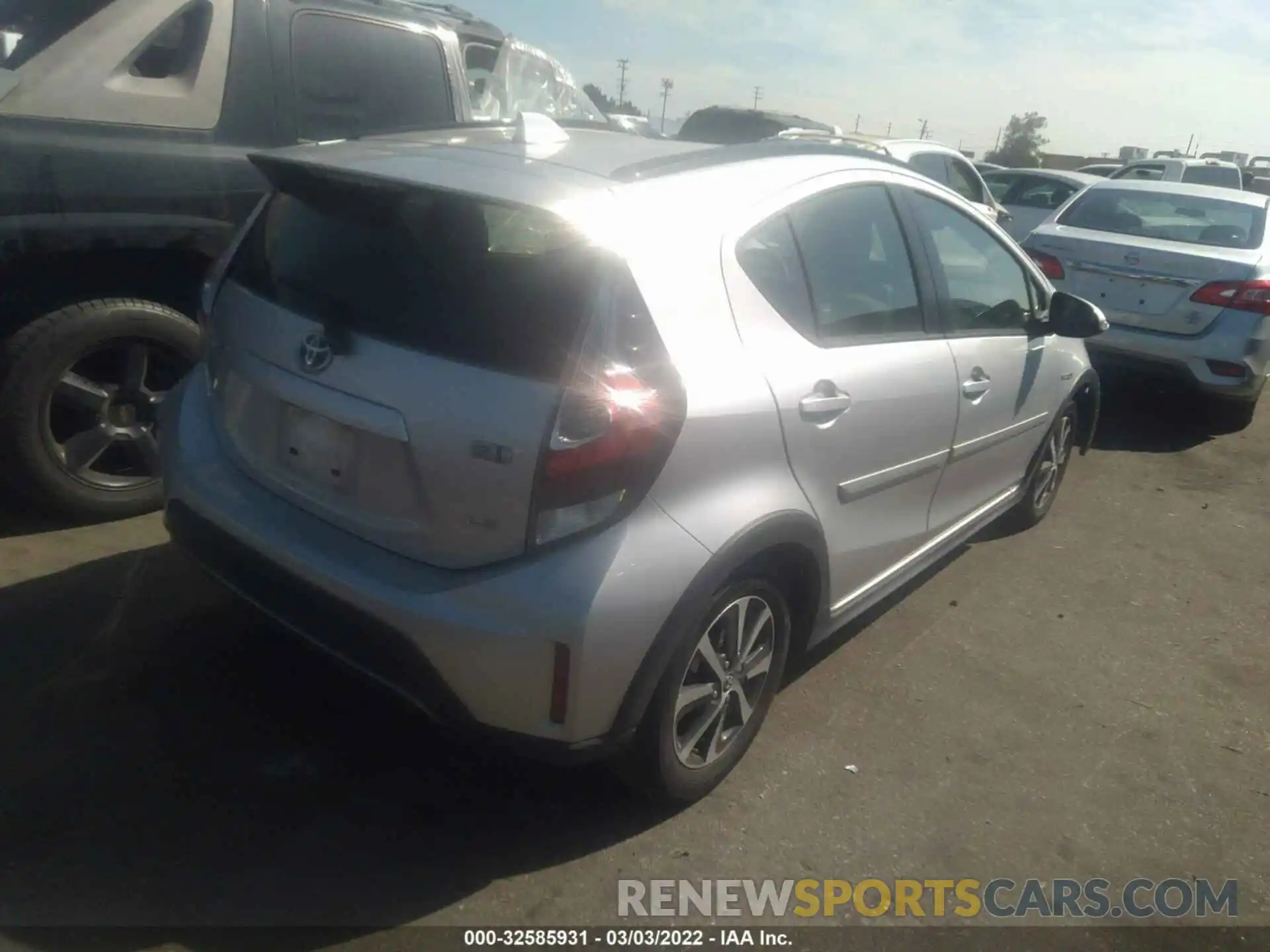 4 Фотография поврежденного автомобиля JTDKDTB37K1621786 TOYOTA PRIUS C 2019