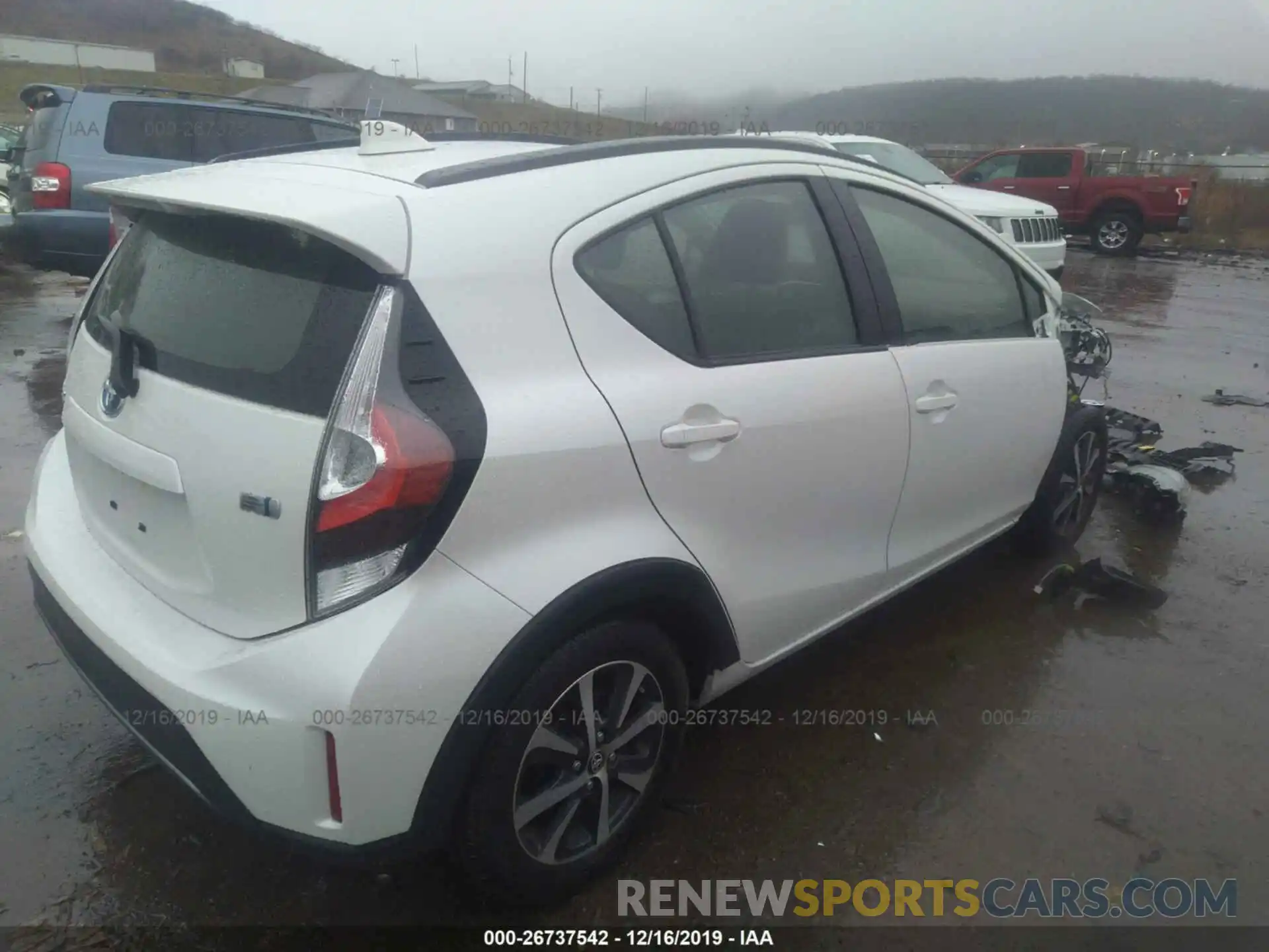 4 Фотография поврежденного автомобиля JTDKDTB37K1624266 TOYOTA PRIUS C 2019