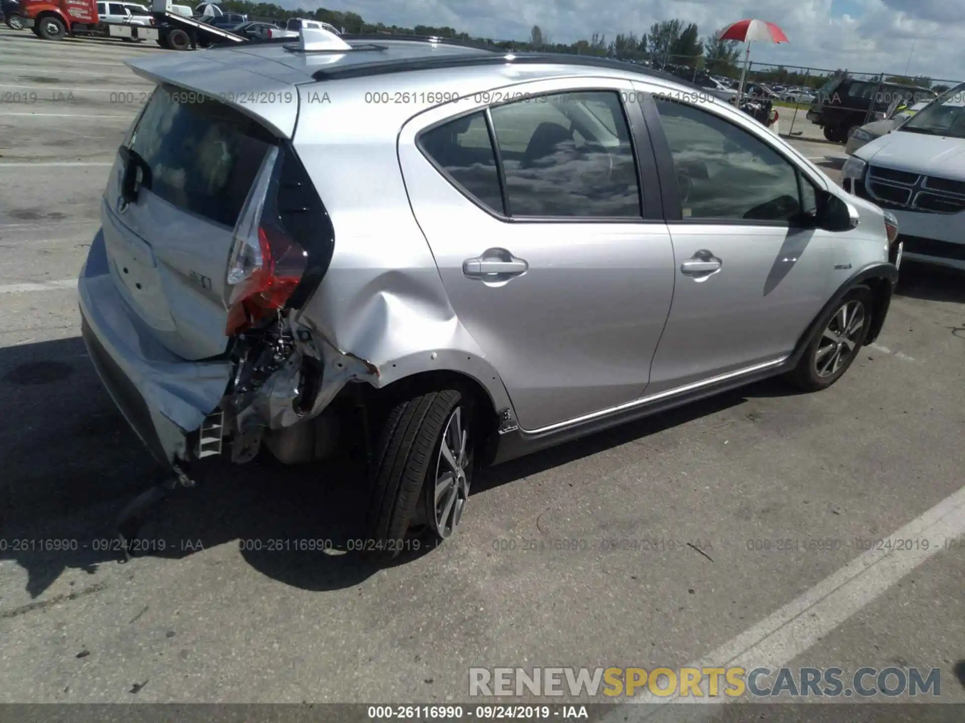 4 Фотография поврежденного автомобиля JTDKDTB37K1624946 TOYOTA PRIUS C 2019