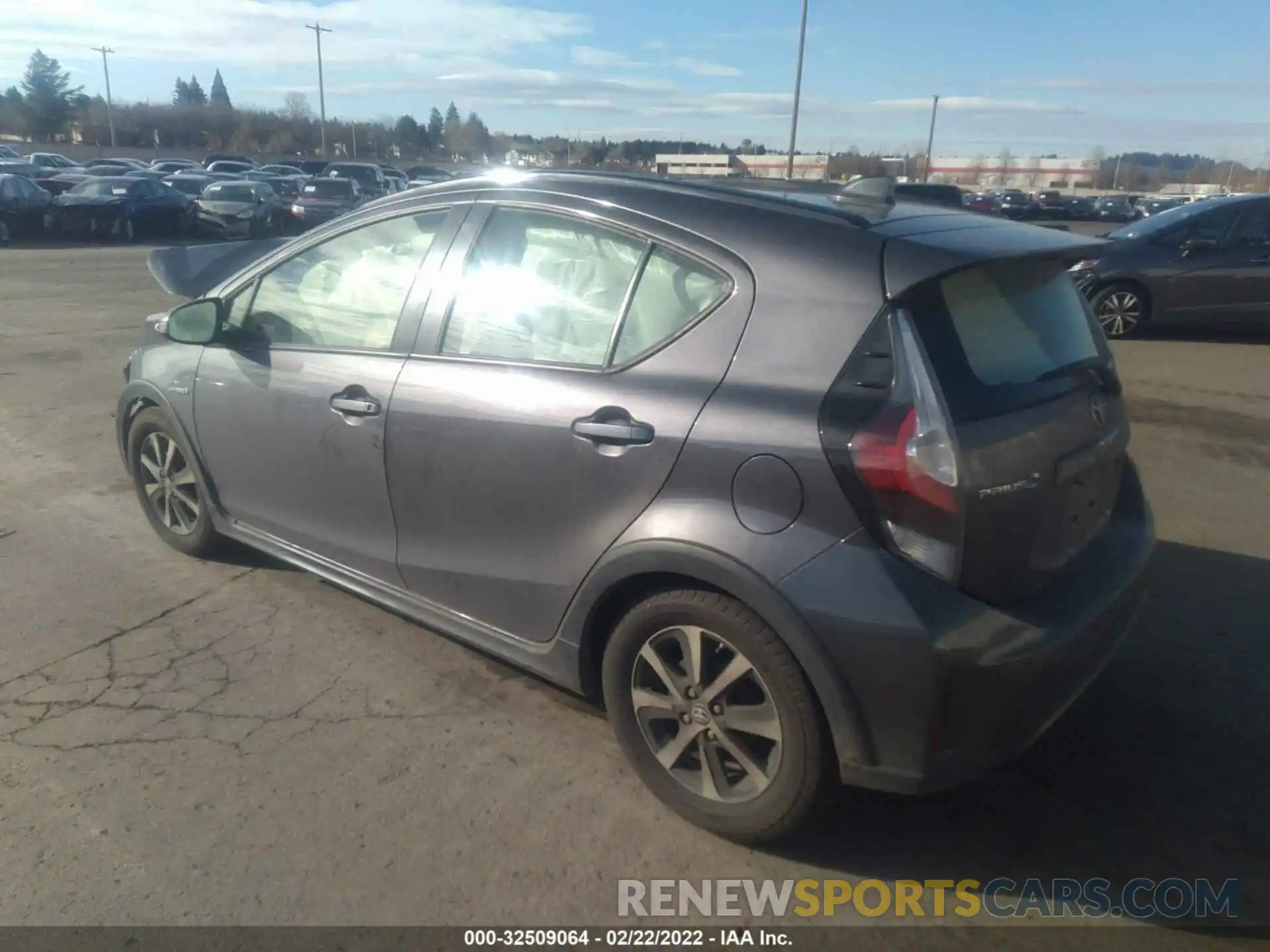 3 Фотография поврежденного автомобиля JTDKDTB38K1625636 TOYOTA PRIUS C 2019