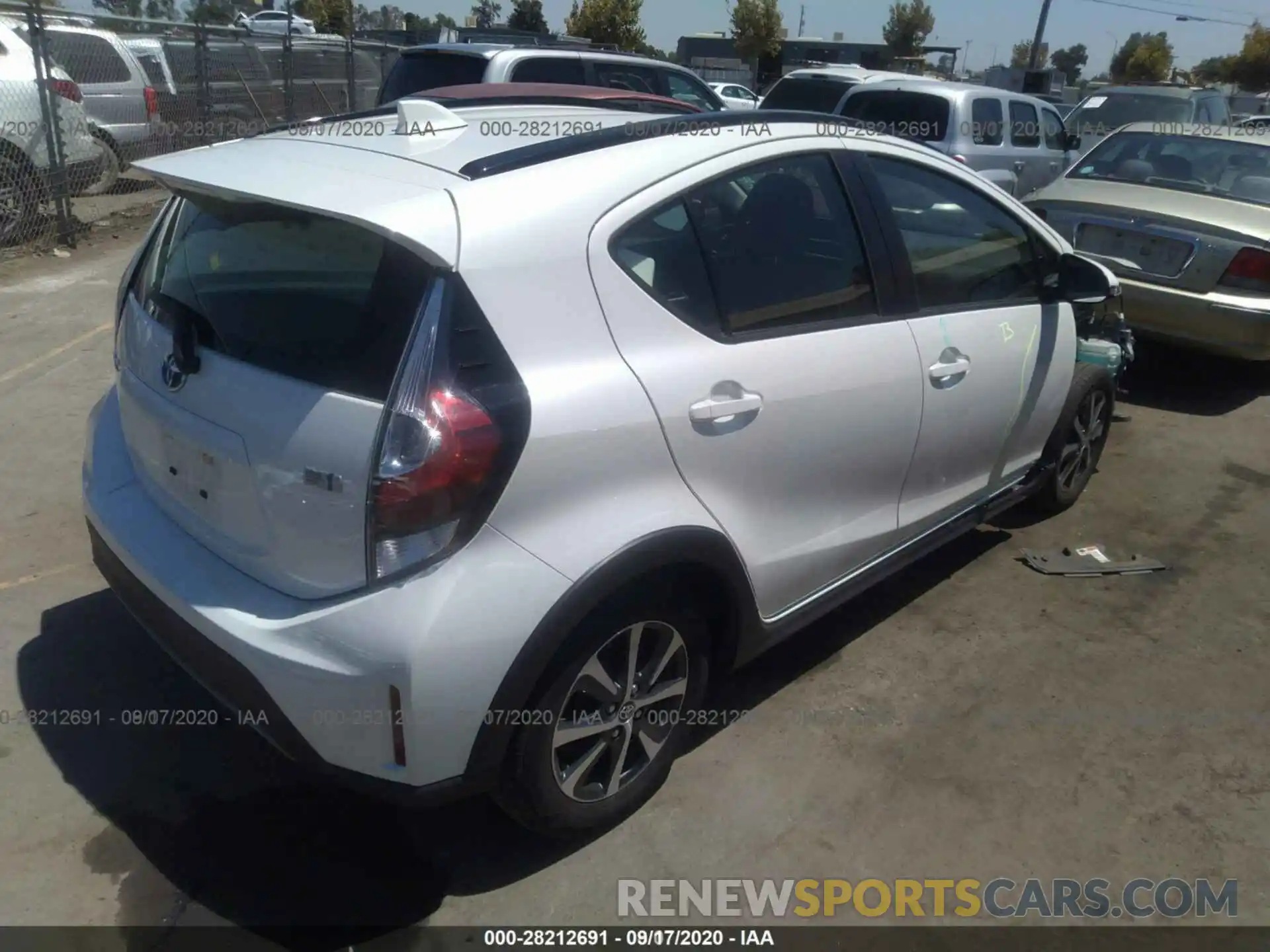 16 Photograph of a damaged car JTDKDTB39K1621031 TOYOTA PRIUS C 2019