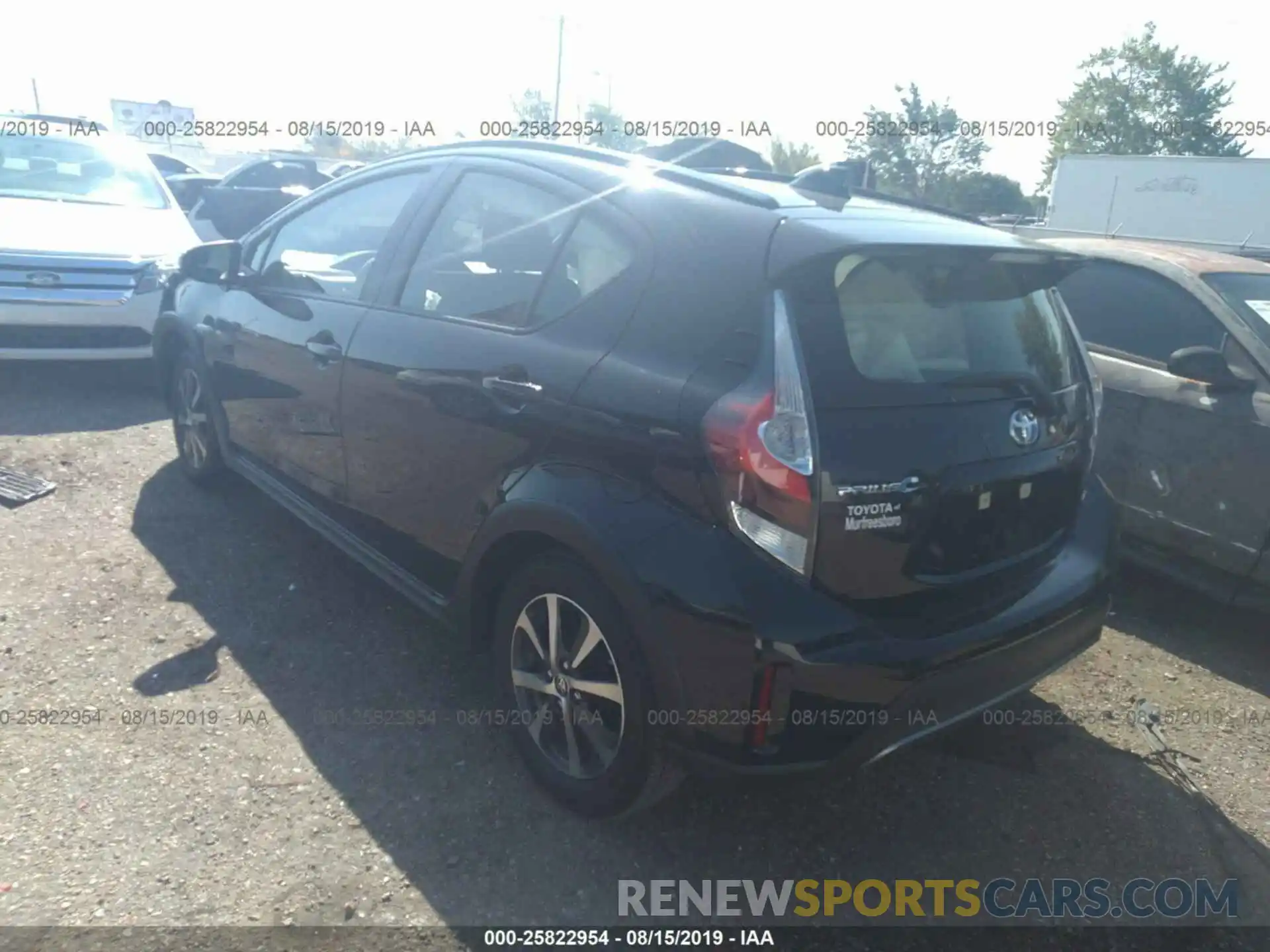 3 Фотография поврежденного автомобиля JTDKDTB3XK1620843 TOYOTA PRIUS C 2019