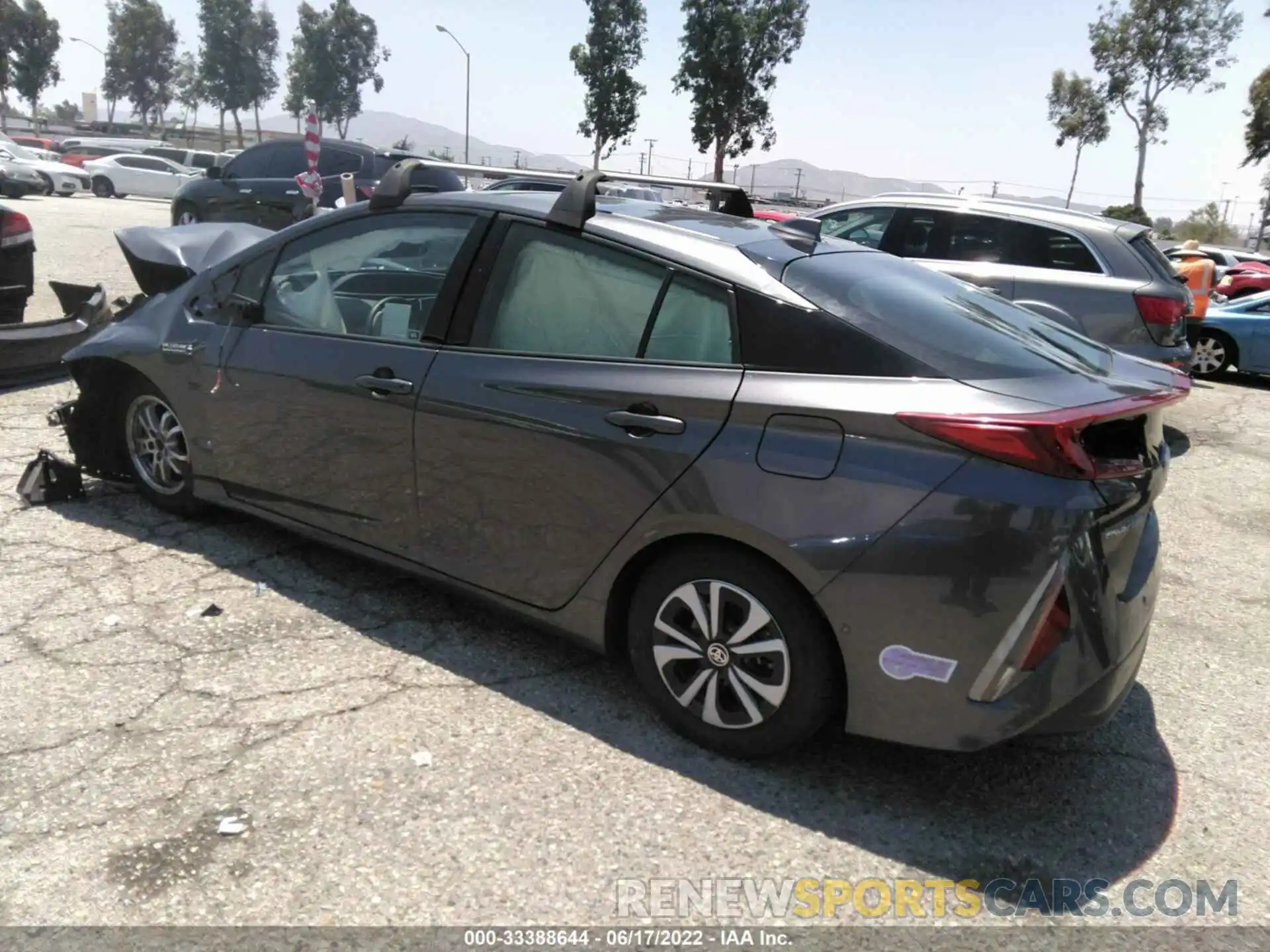 3 Фотография поврежденного автомобиля JTDKARFP3K3116406 TOYOTA PRIUS PRIME 2019