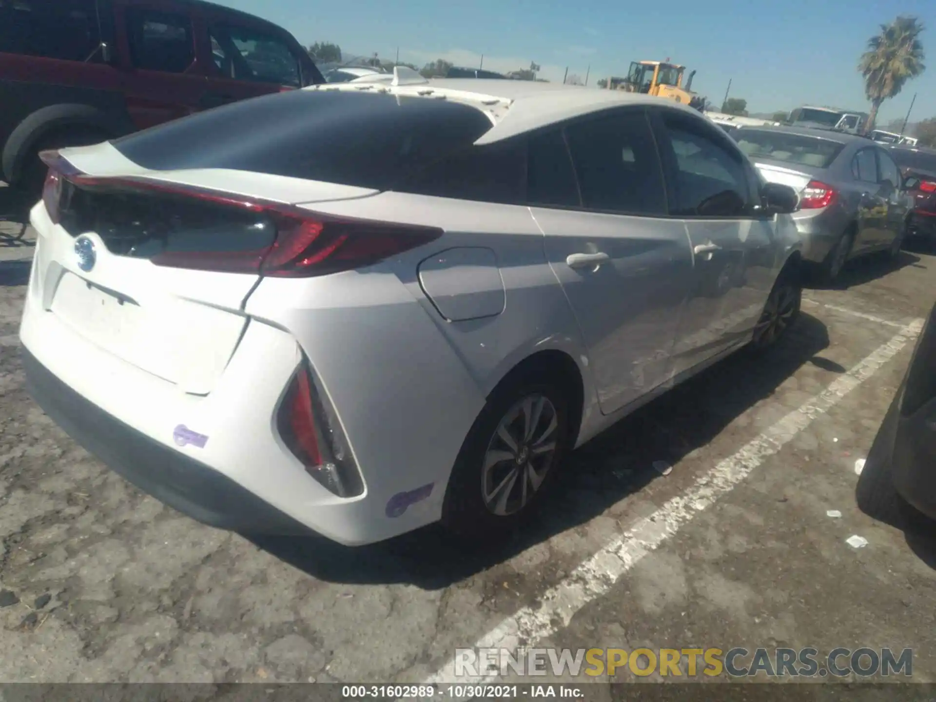 4 Фотография поврежденного автомобиля JTDKARFP4K3116396 TOYOTA PRIUS PRIME 2019