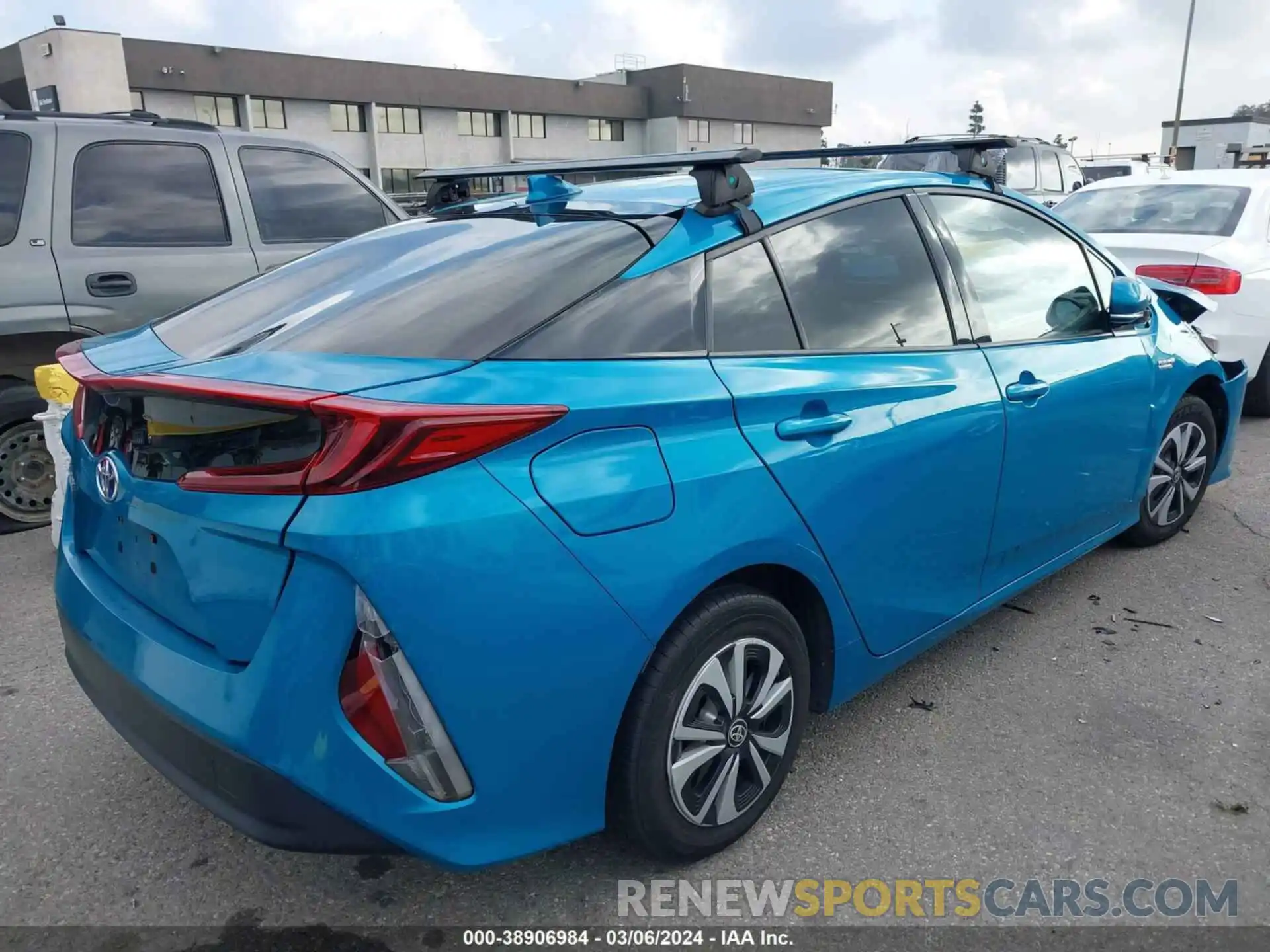 4 Фотография поврежденного автомобиля JTDKARFP4K3117547 TOYOTA PRIUS PRIME 2019