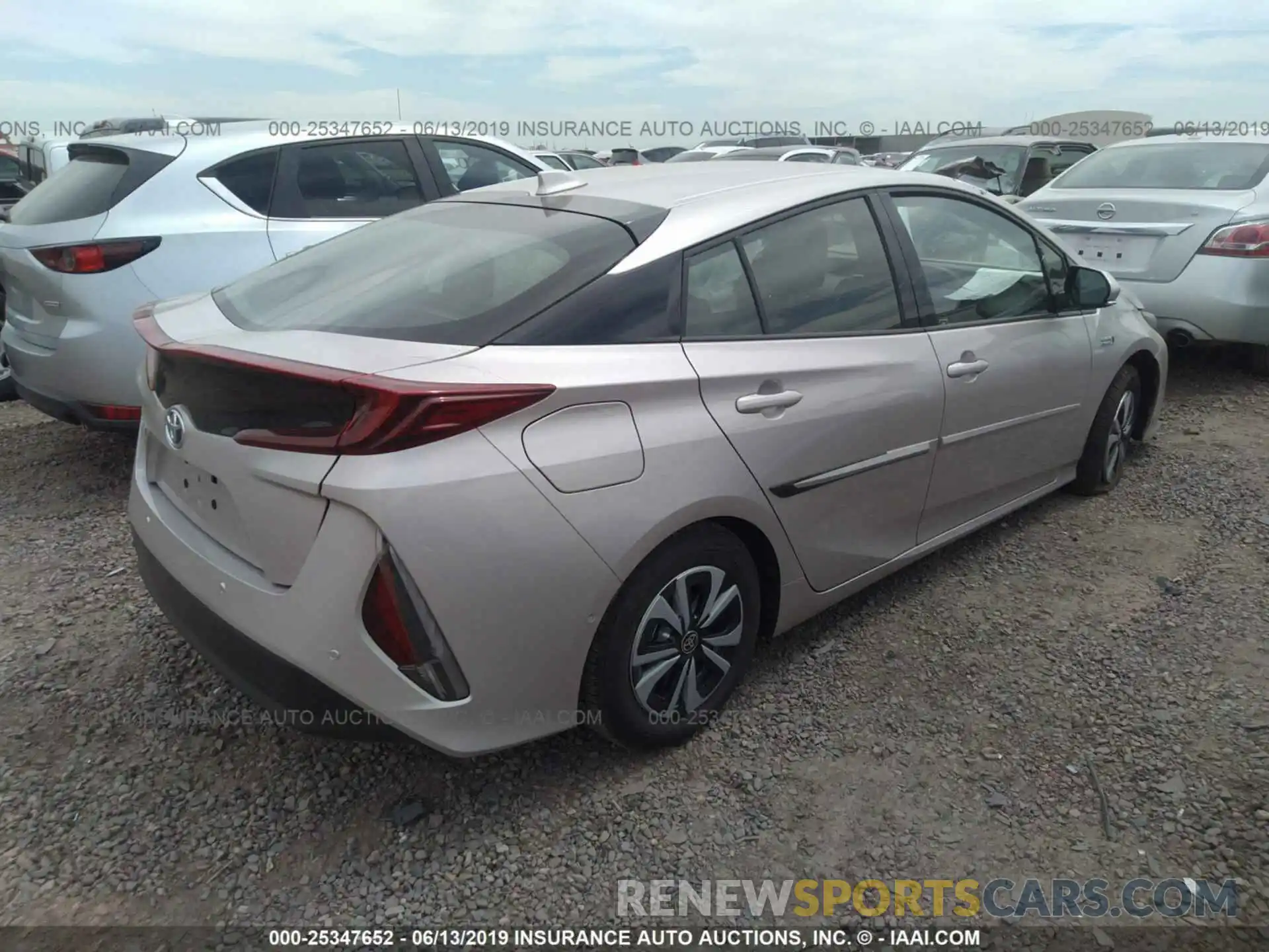 4 Фотография поврежденного автомобиля JTDKARFP5K3105245 TOYOTA PRIUS PRIME 2019