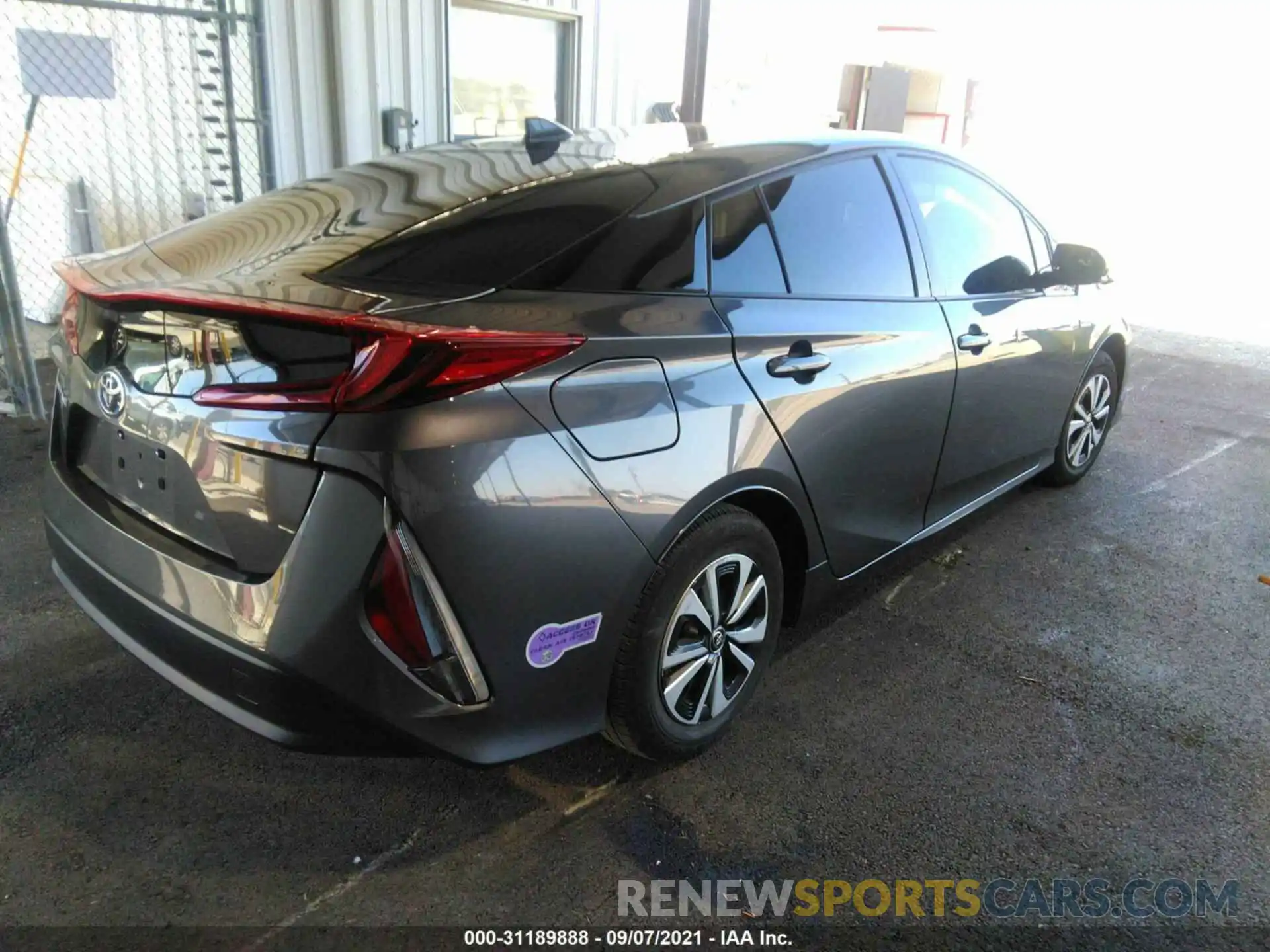 4 Фотография поврежденного автомобиля JTDKARFP6K3105657 TOYOTA PRIUS PRIME 2019