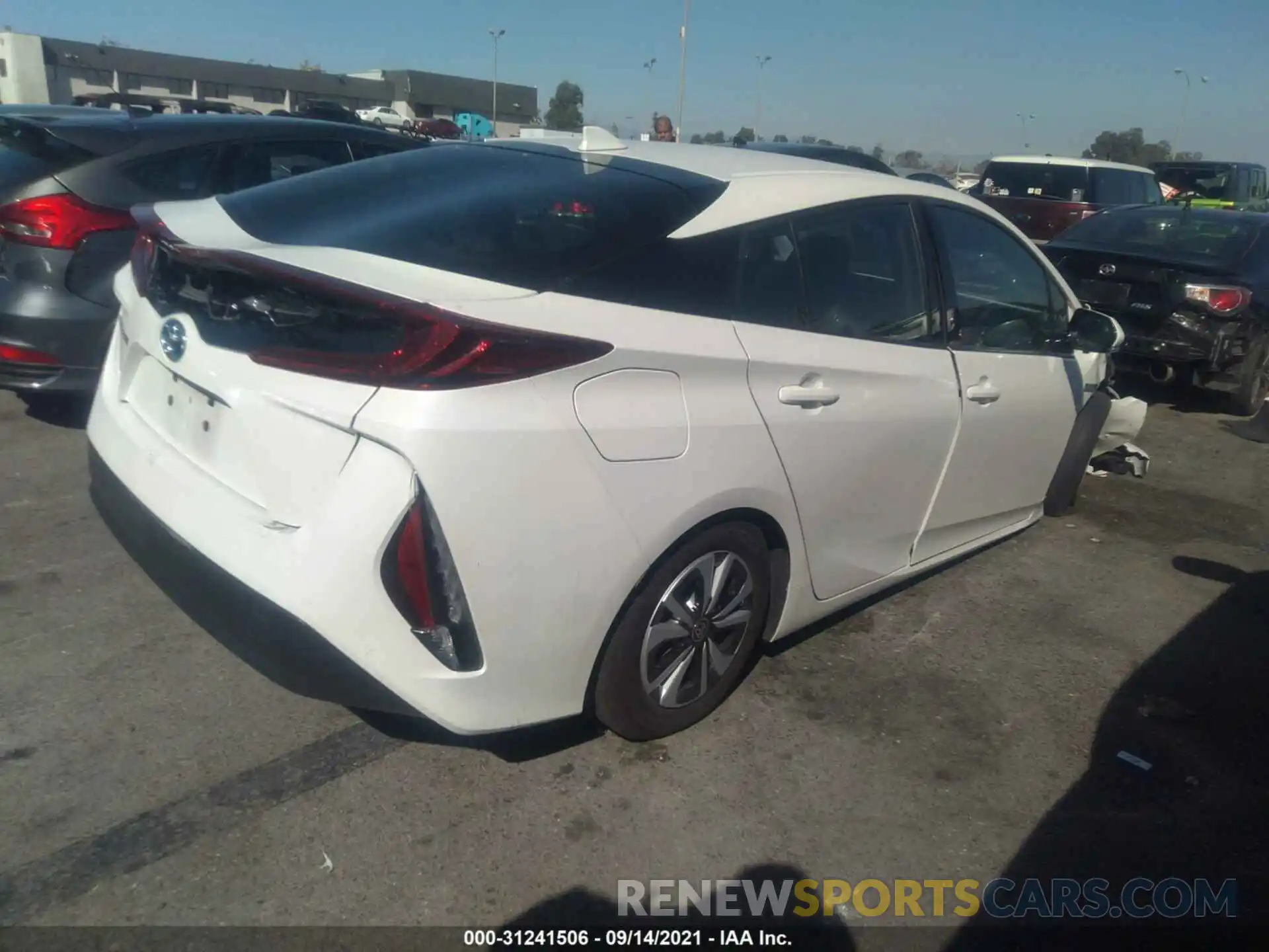 4 Фотография поврежденного автомобиля JTDKARFP8K3110374 TOYOTA PRIUS PRIME 2019