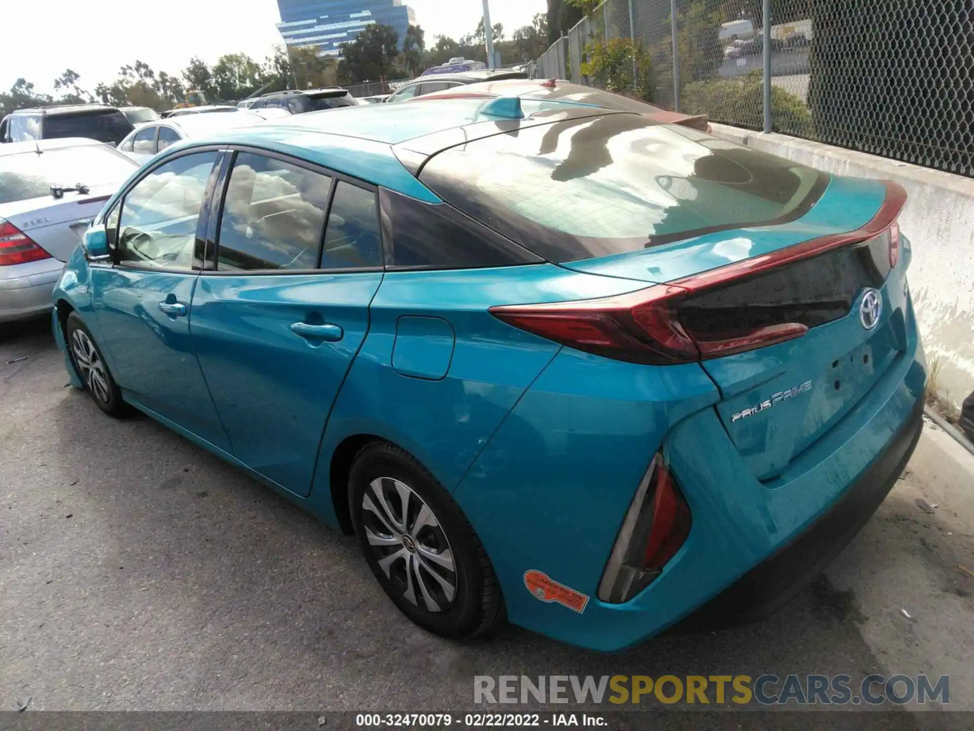 3 Фотография поврежденного автомобиля JTDKARFP1L3142956 TOYOTA PRIUS PRIME 2020