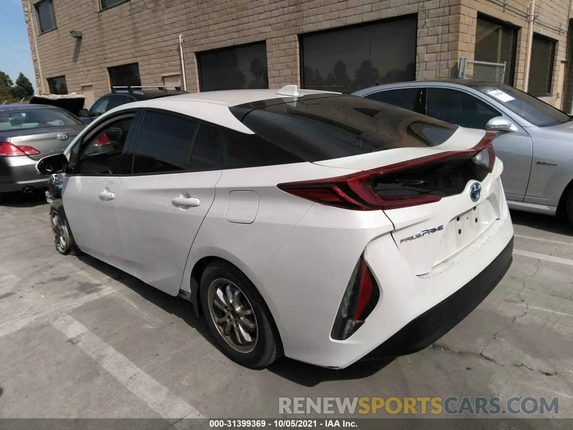 3 Фотография поврежденного автомобиля JTDKARFP4L3126301 TOYOTA PRIUS PRIME 2020