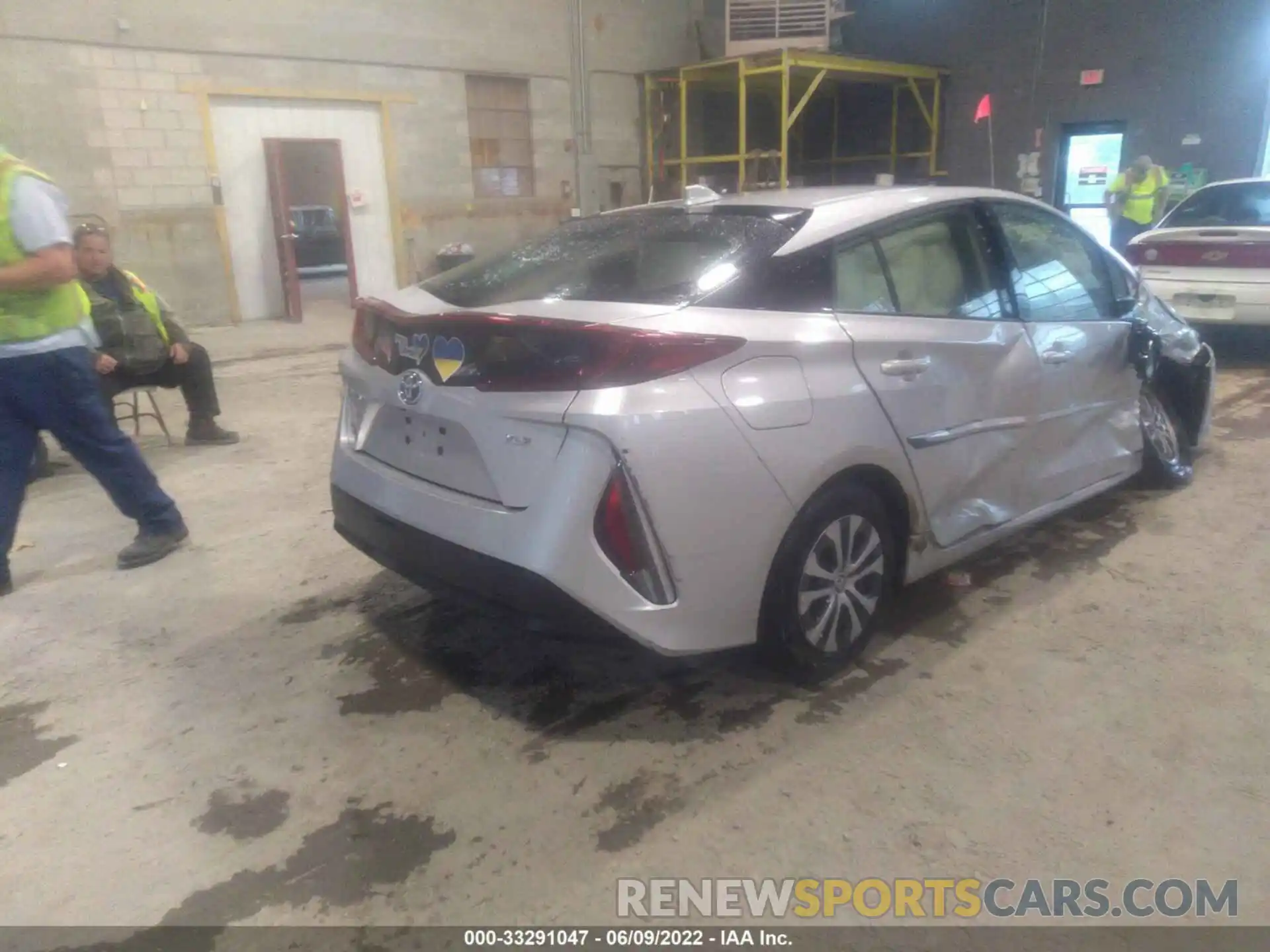 4 Фотография поврежденного автомобиля JTDKARFP4L3149027 TOYOTA PRIUS PRIME 2020