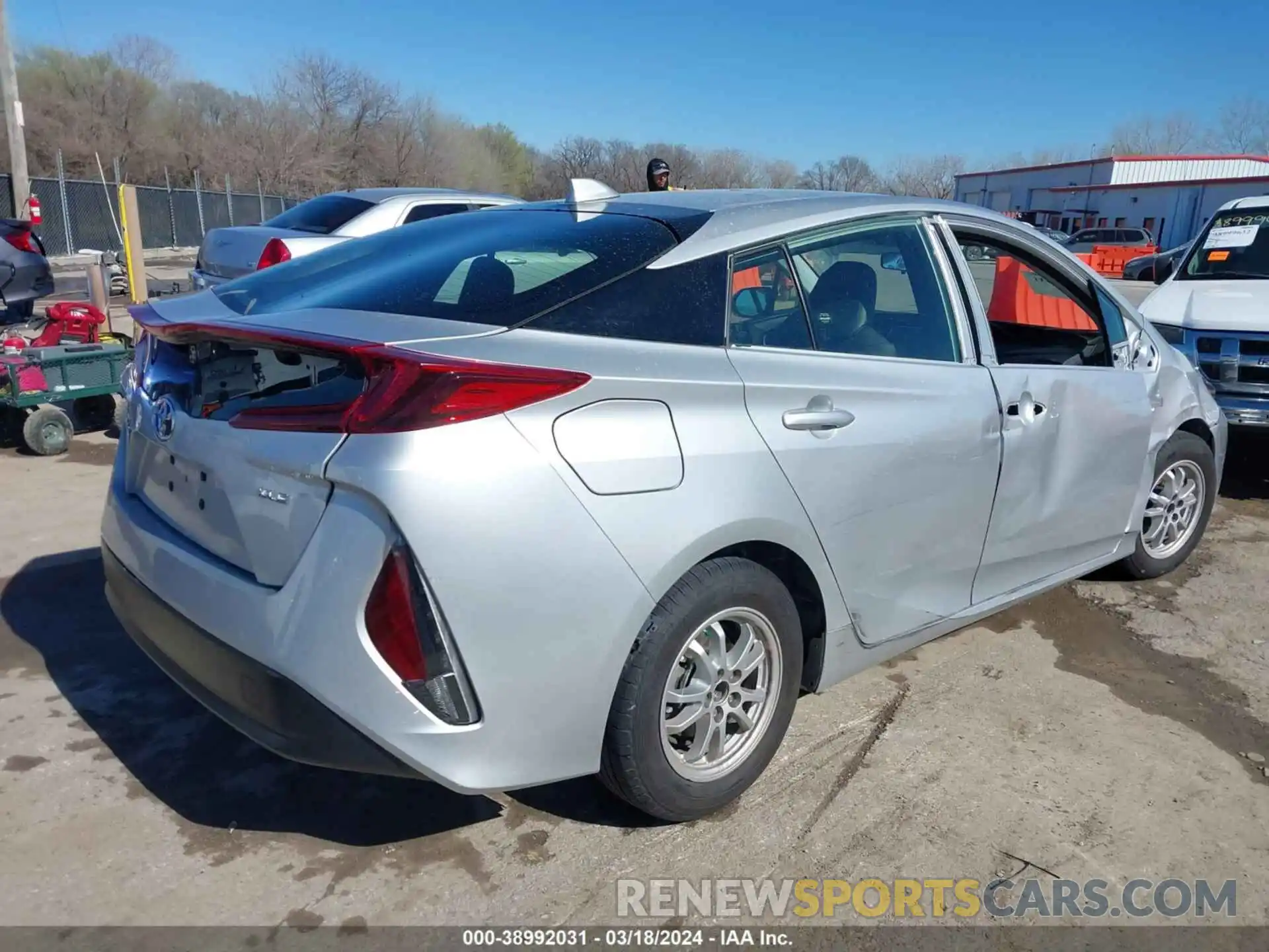 4 Фотография поврежденного автомобиля JTDKARFP4L3158553 TOYOTA PRIUS PRIME 2020