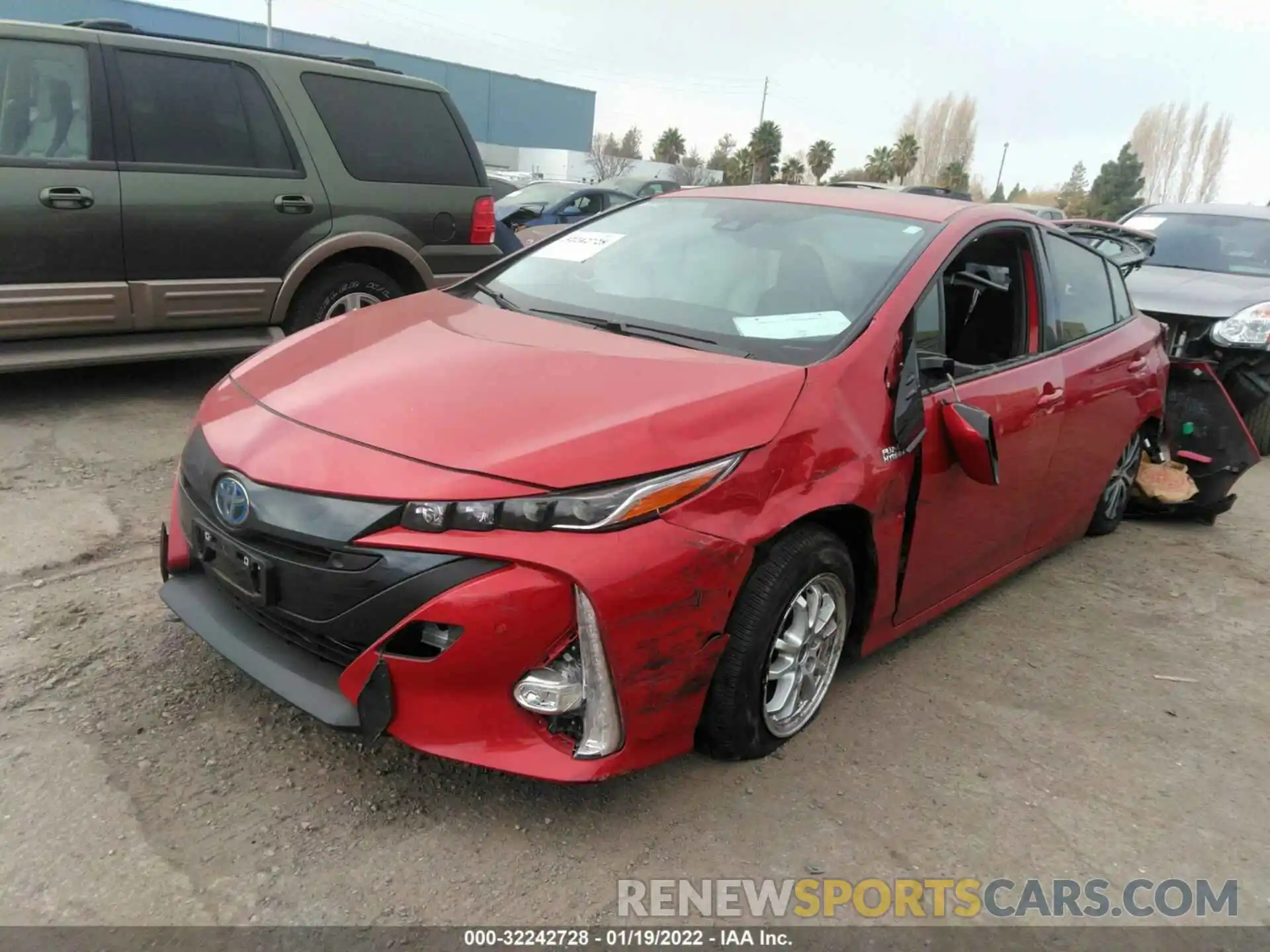 2 Фотография поврежденного автомобиля JTDKARFP6L3135498 TOYOTA PRIUS PRIME 2020