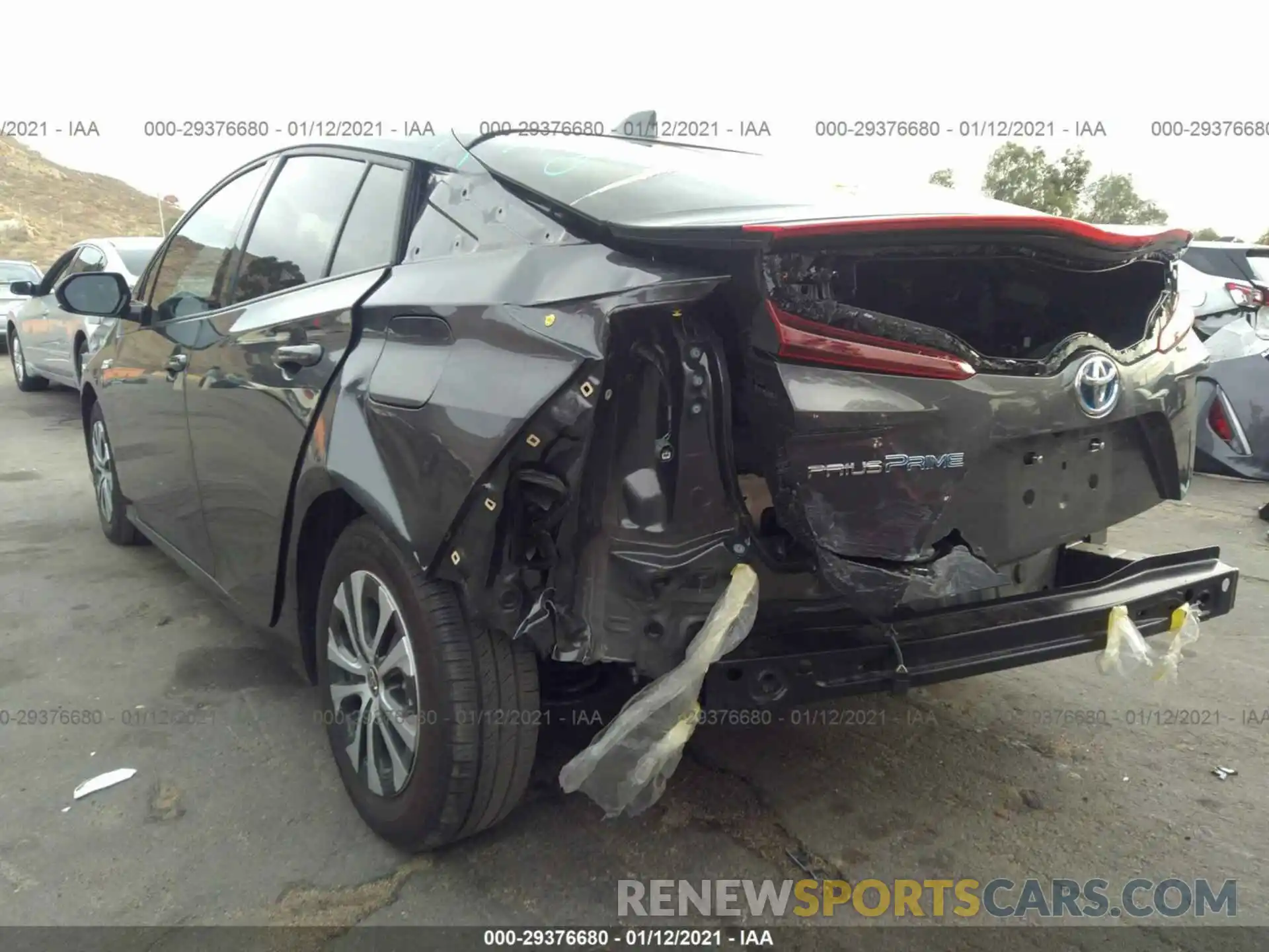 3 Фотография поврежденного автомобиля JTDKARFP6L3155251 TOYOTA PRIUS PRIME 2020
