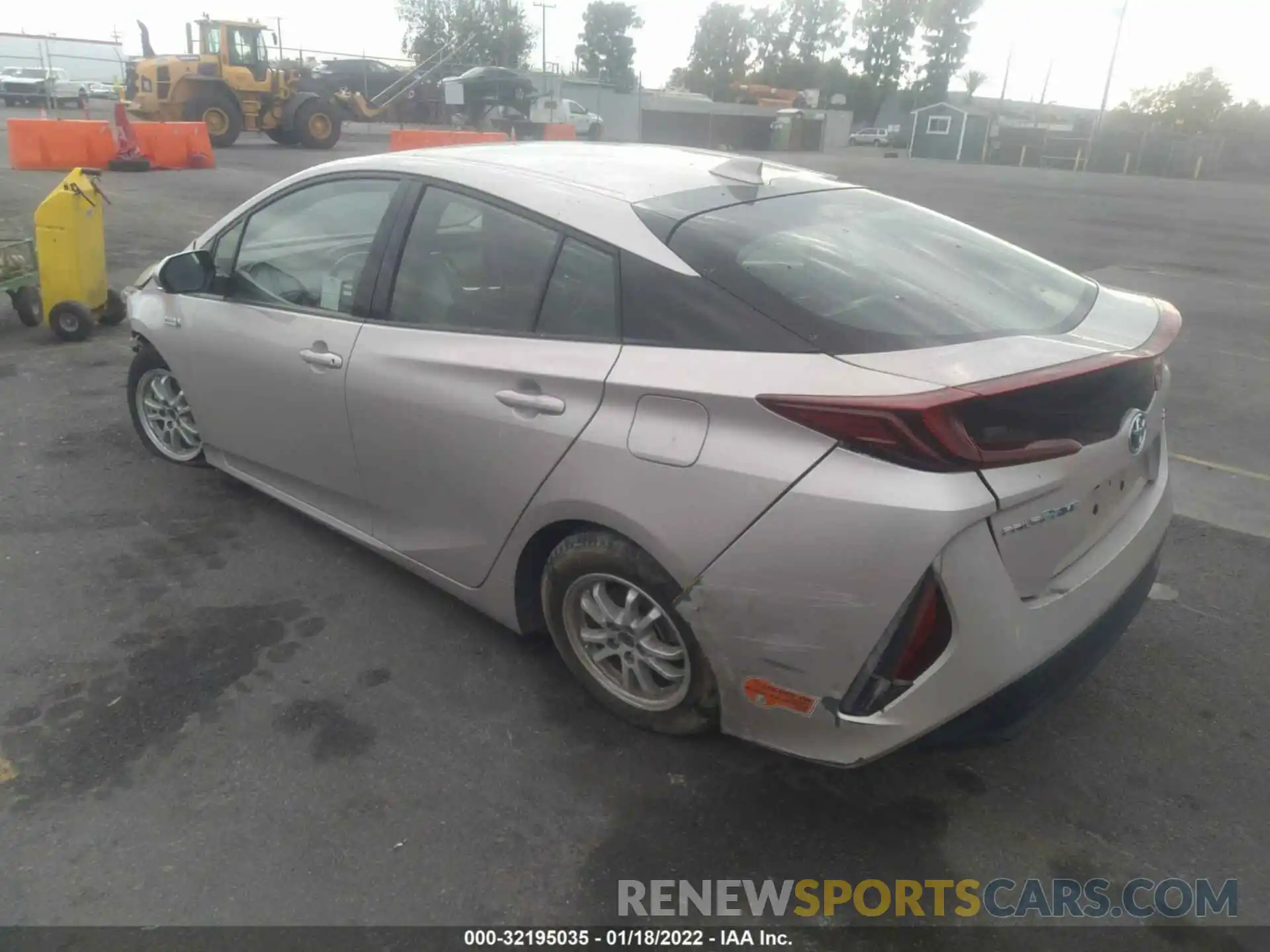 3 Фотография поврежденного автомобиля JTDKARFP8L3141240 TOYOTA PRIUS PRIME 2020