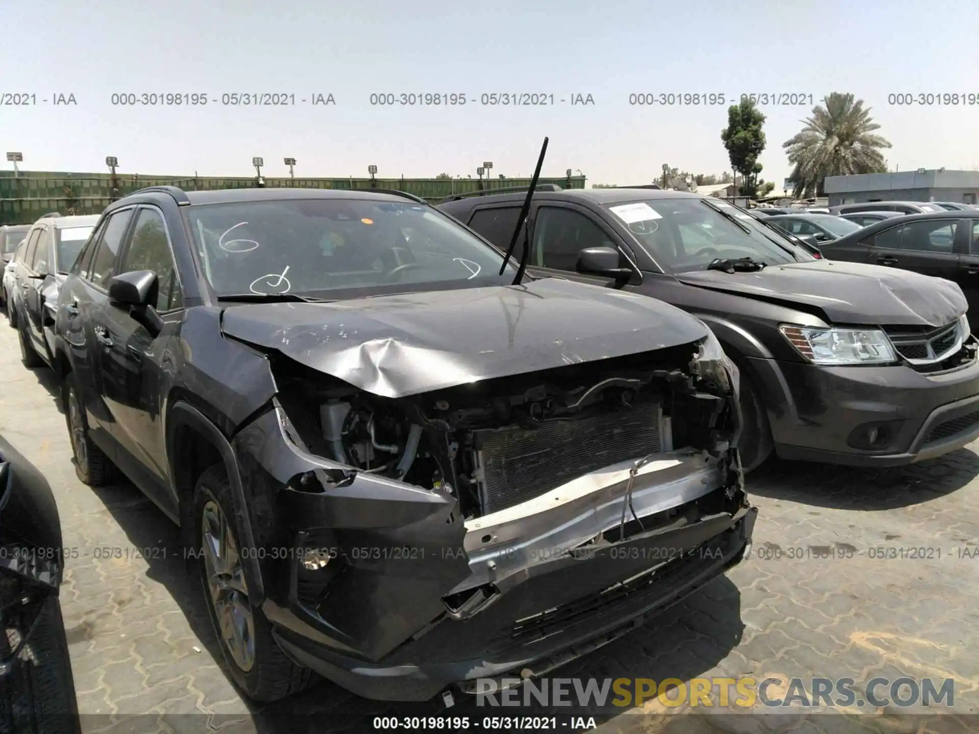 1 Photograph of a damaged car 00000000000019223 TOYOTA RAV4 2019