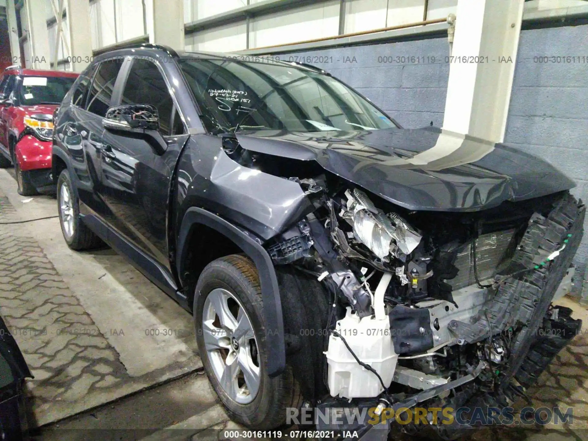 1 Фотография поврежденного автомобиля 000W1RFV1KD501151 TOYOTA RAV4 2019