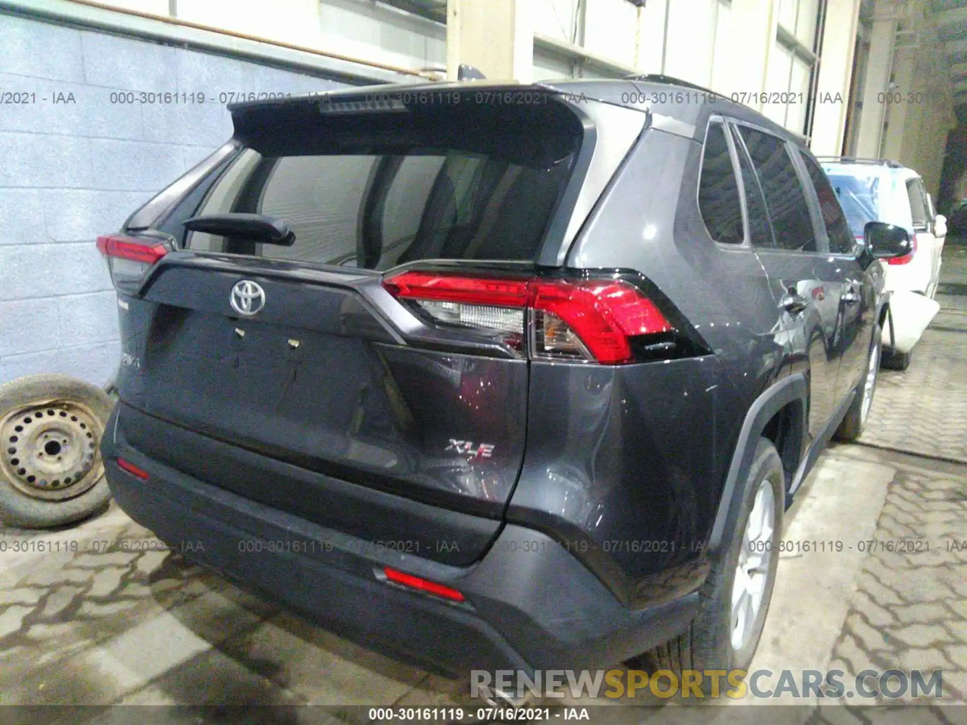 4 Photograph of a damaged car 000W1RFV1KD501151 TOYOTA RAV4 2019