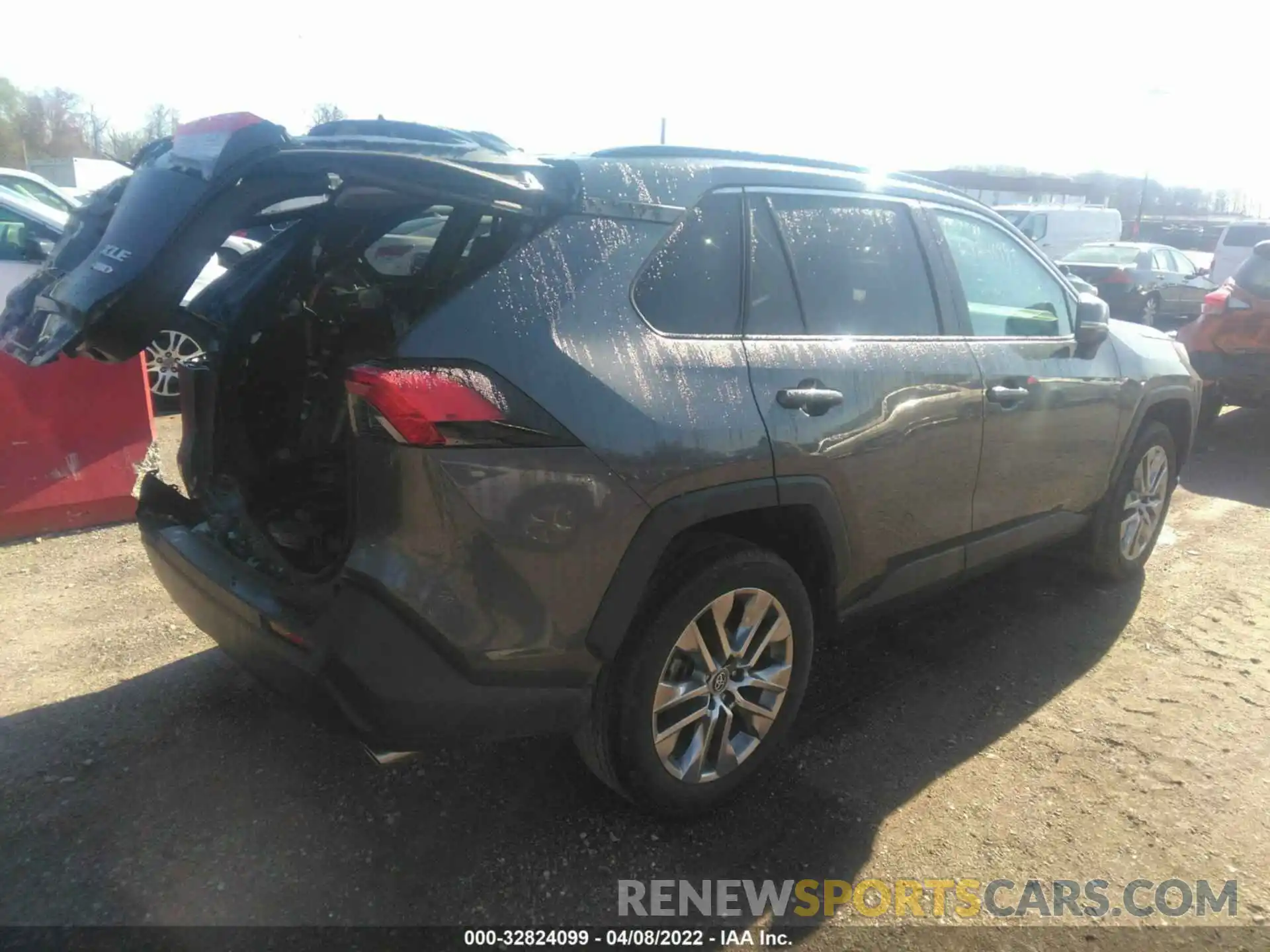 4 Photograph of a damaged car 2T3A1RFV0KC053970 TOYOTA RAV4 2019