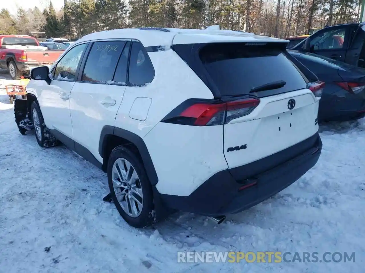 3 Photograph of a damaged car 2T3A1RFV0KW005335 TOYOTA RAV4 2019