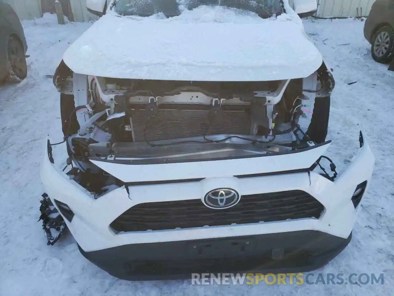 9 Photograph of a damaged car 2T3A1RFV0KW005335 TOYOTA RAV4 2019