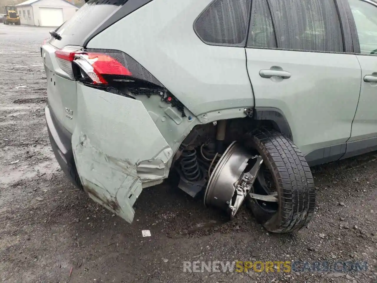 9 Photograph of a damaged car 2T3A1RFV0KW015735 TOYOTA RAV4 2019