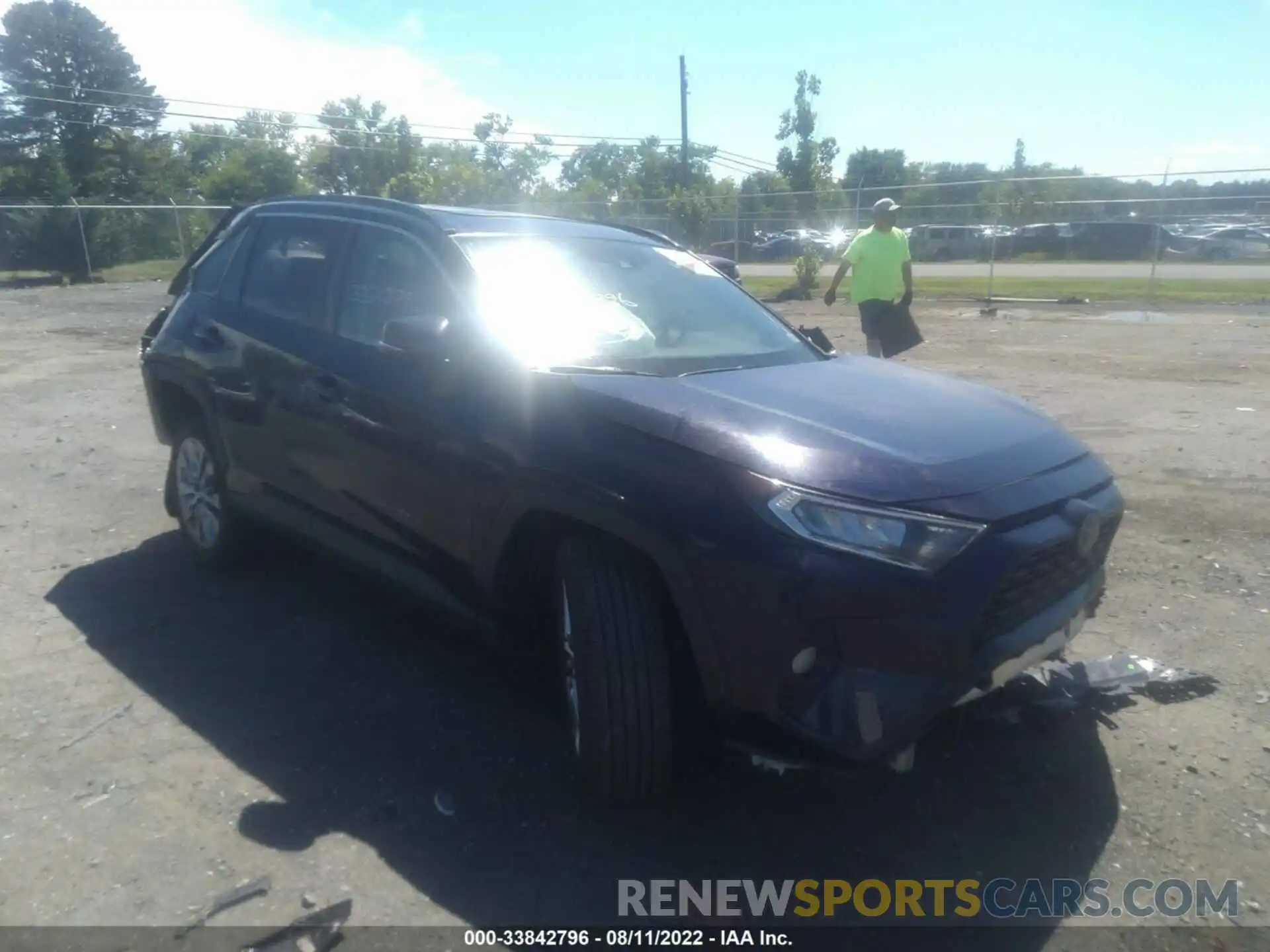 1 Photograph of a damaged car 2T3A1RFV0KW051358 TOYOTA RAV4 2019