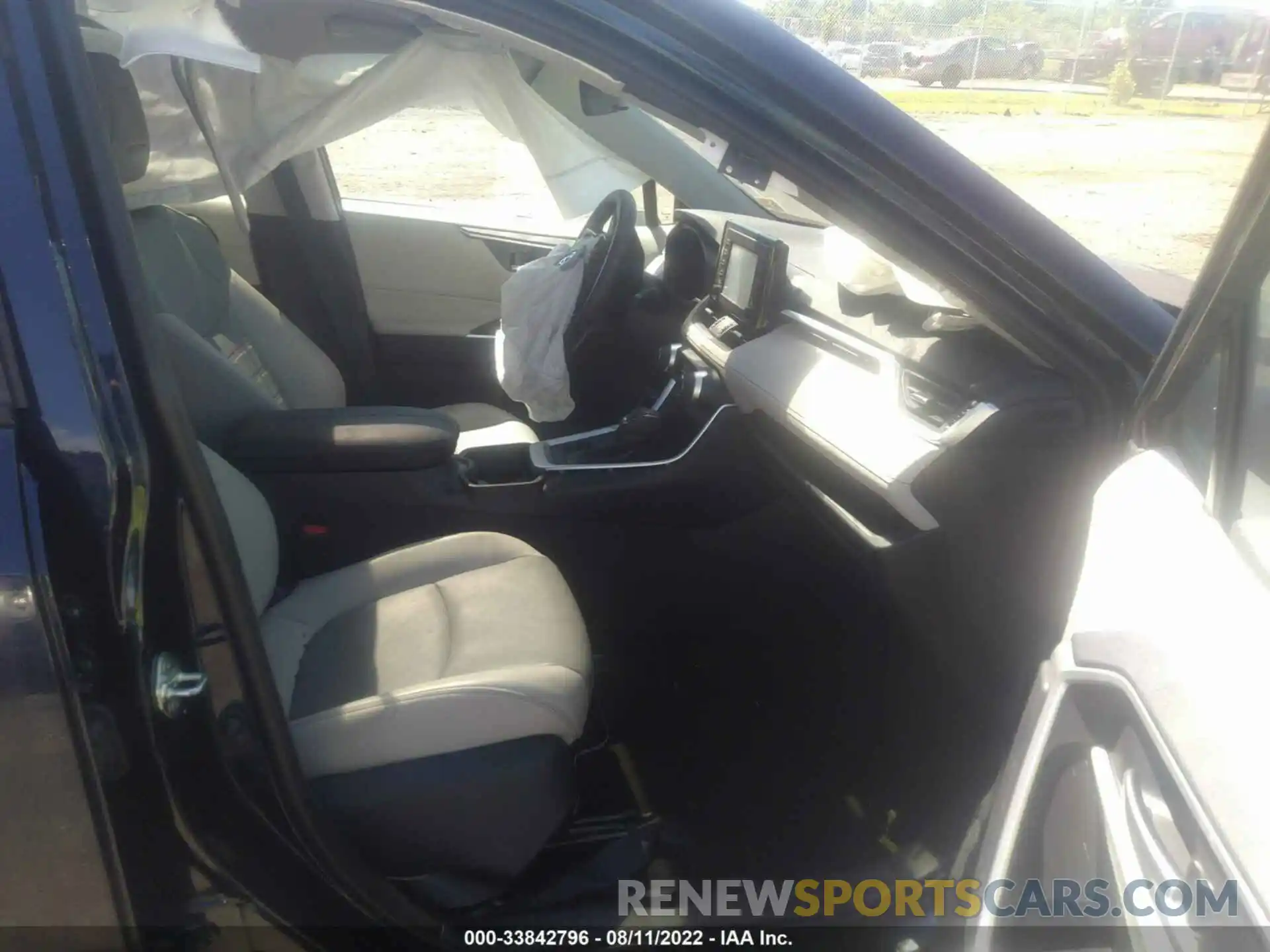 5 Photograph of a damaged car 2T3A1RFV0KW051358 TOYOTA RAV4 2019