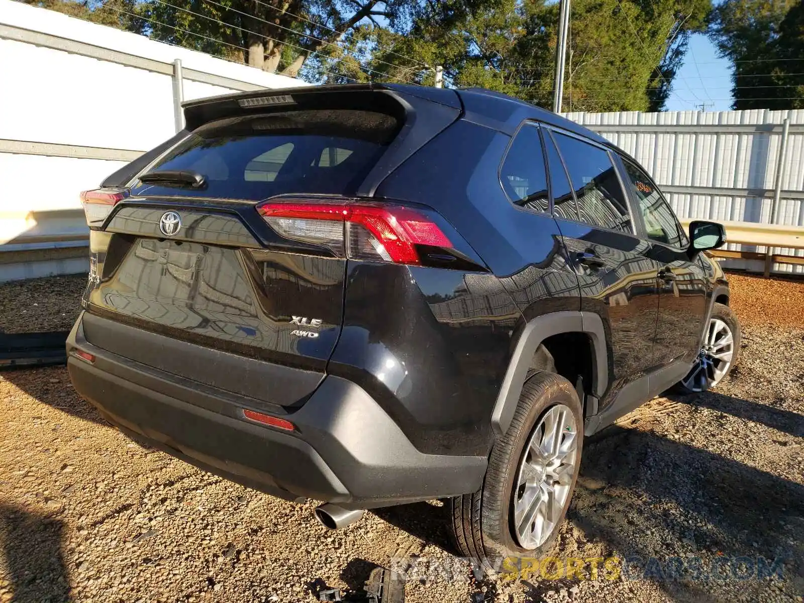 4 Photograph of a damaged car 2T3A1RFV0KW067639 TOYOTA RAV4 2019