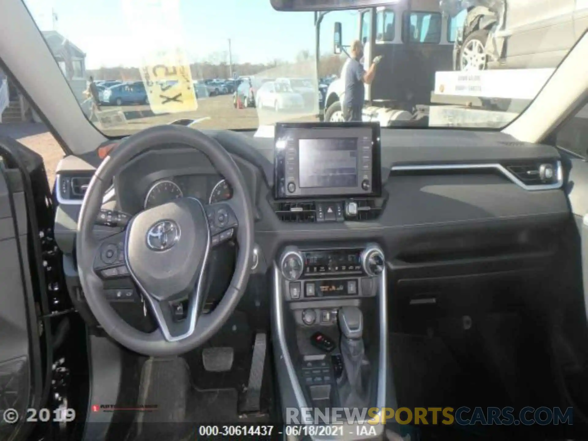 13 Фотография поврежденного автомобиля 2T3A1RFV1KC034652 TOYOTA RAV4 2019