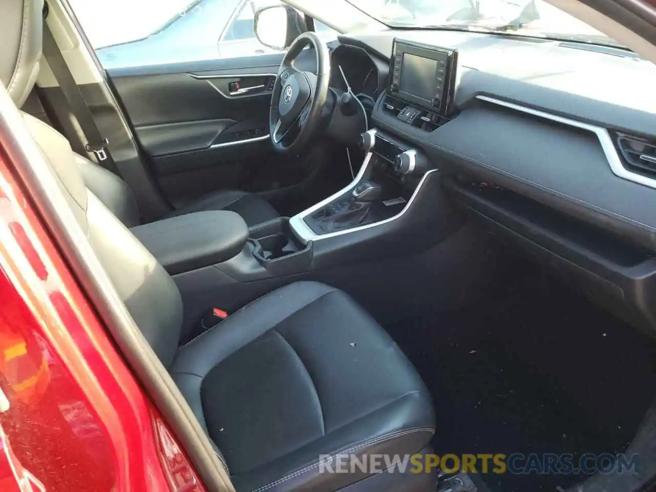 5 Photograph of a damaged car 2T3A1RFV1KC052097 TOYOTA RAV4 2019