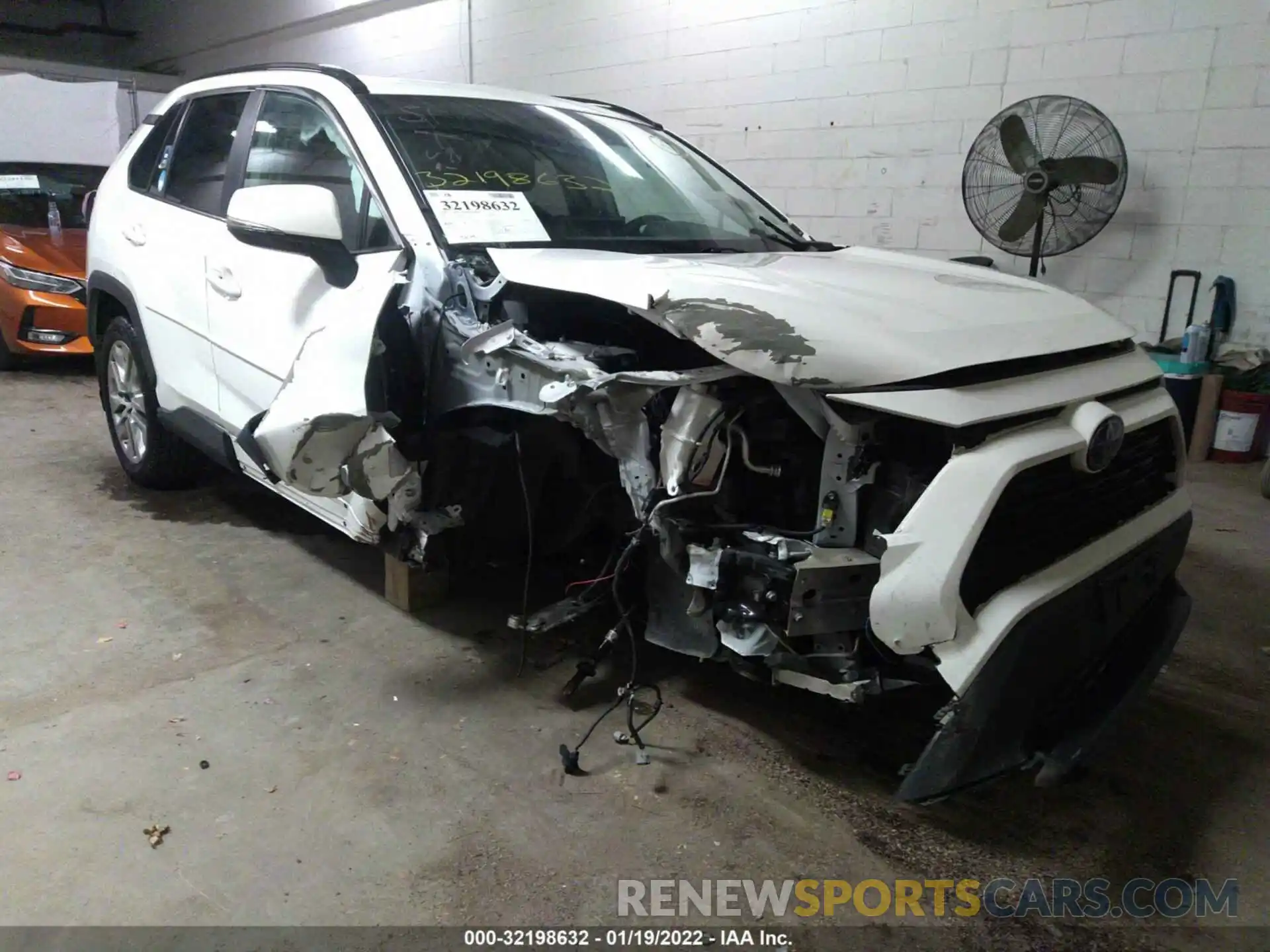 1 Photograph of a damaged car 2T3A1RFV1KW006168 TOYOTA RAV4 2019