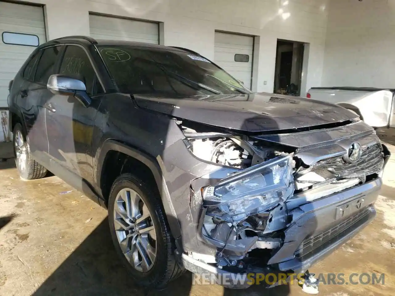 1 Photograph of a damaged car 2T3A1RFV1KW083686 TOYOTA RAV4 2019