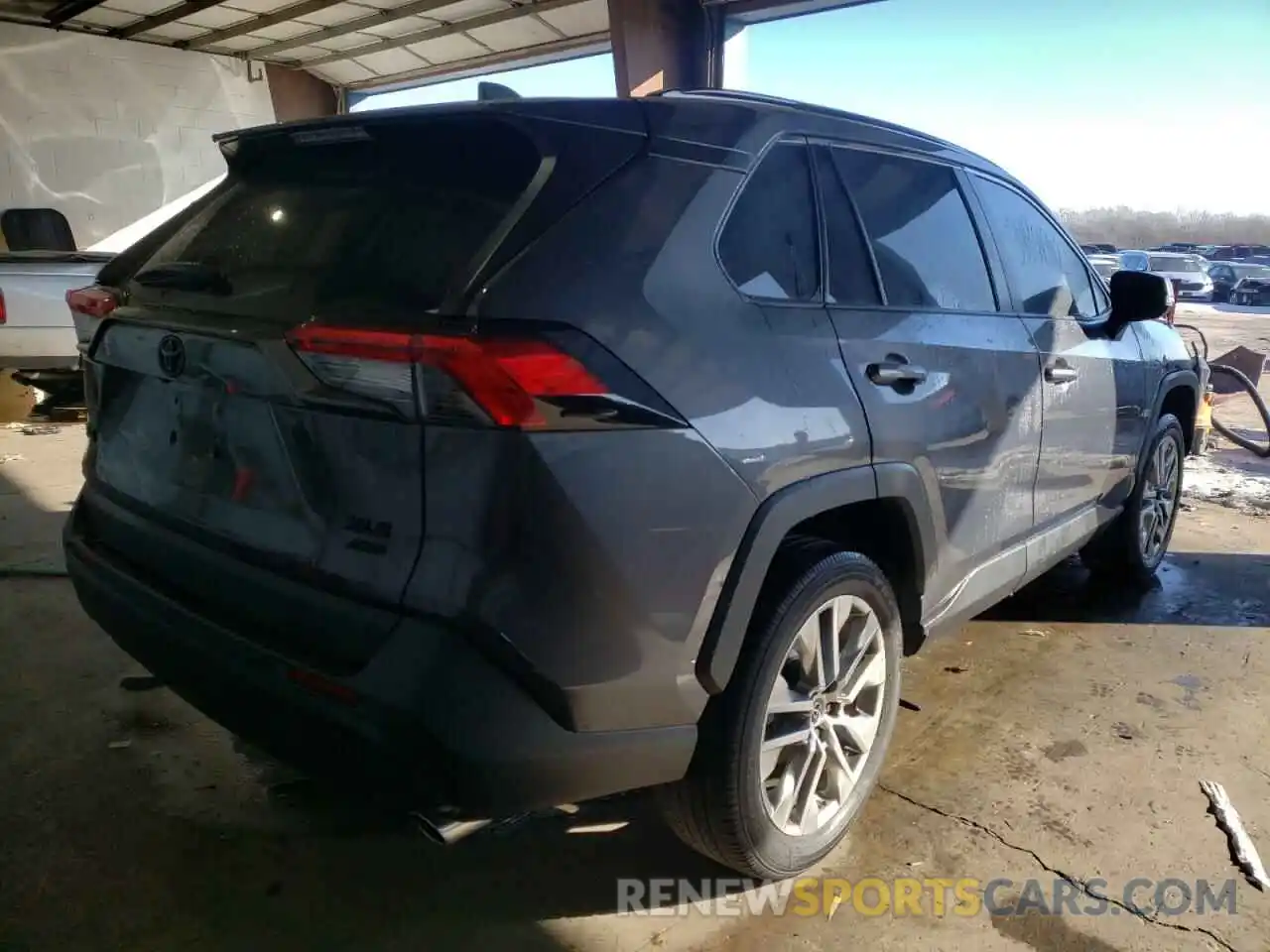 4 Photograph of a damaged car 2T3A1RFV1KW083686 TOYOTA RAV4 2019