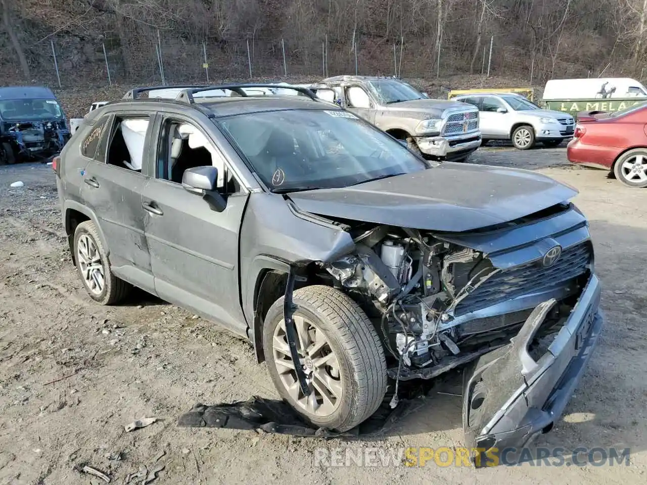 4 Photograph of a damaged car 2T3A1RFV2KC032005 TOYOTA RAV4 2019