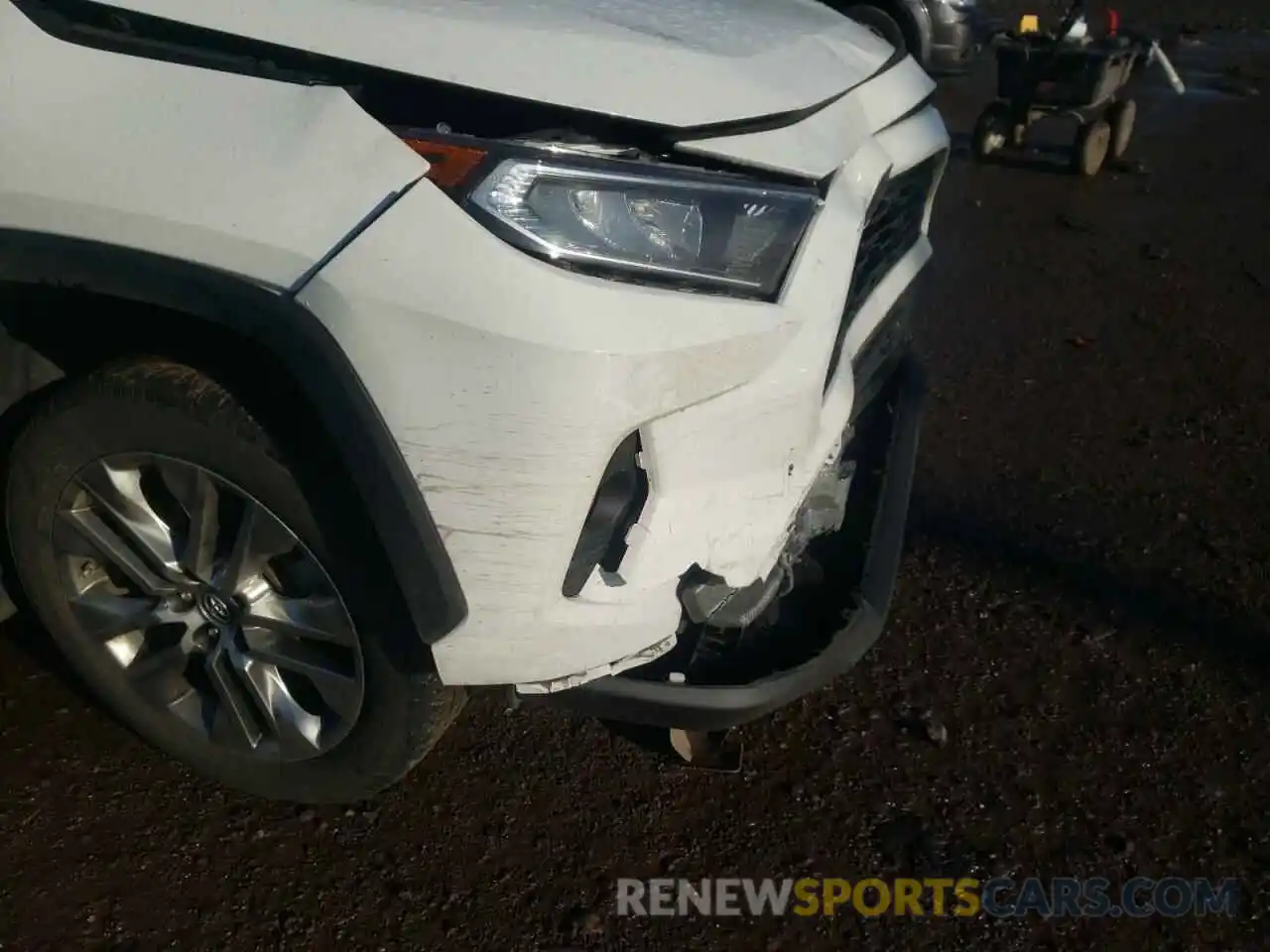 9 Photograph of a damaged car 2T3A1RFV2KC043814 TOYOTA RAV4 2019